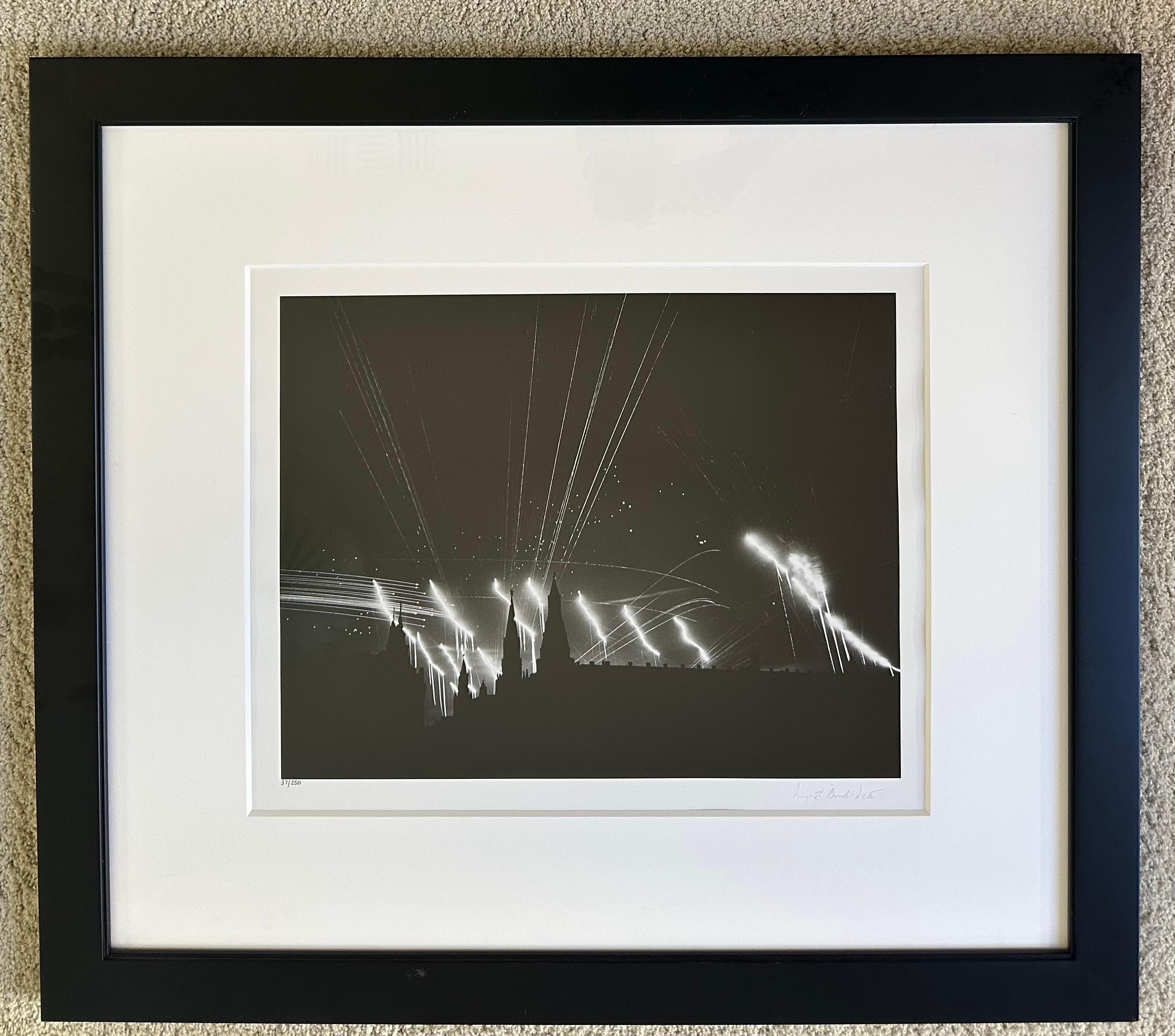 Signierte Schwarz-Weiß-Fotografie 