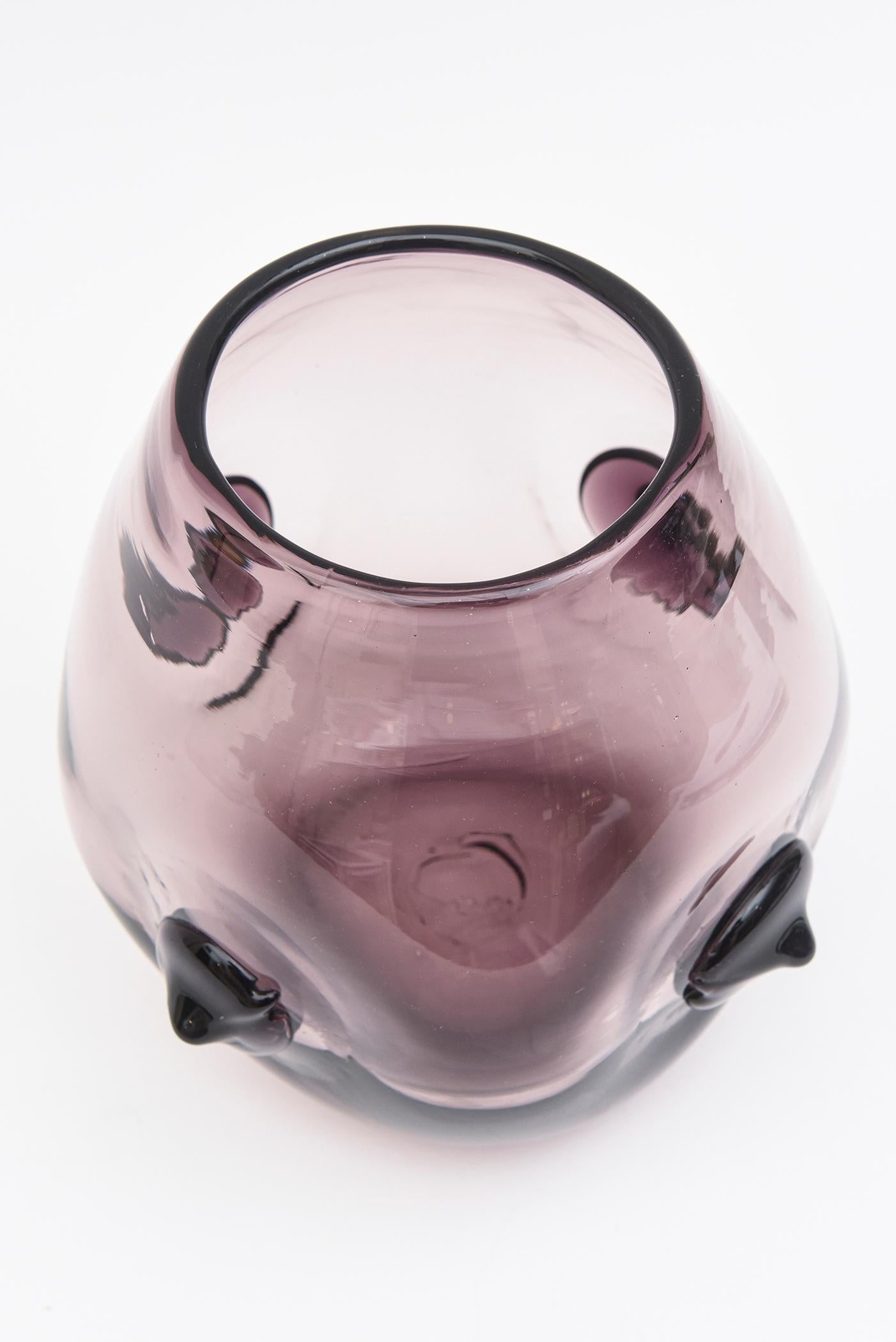 Mid-Century Modern Wayne Husted for Blenko Vintage Rare Purple Glass Vase with Nipple Protrusions en vente