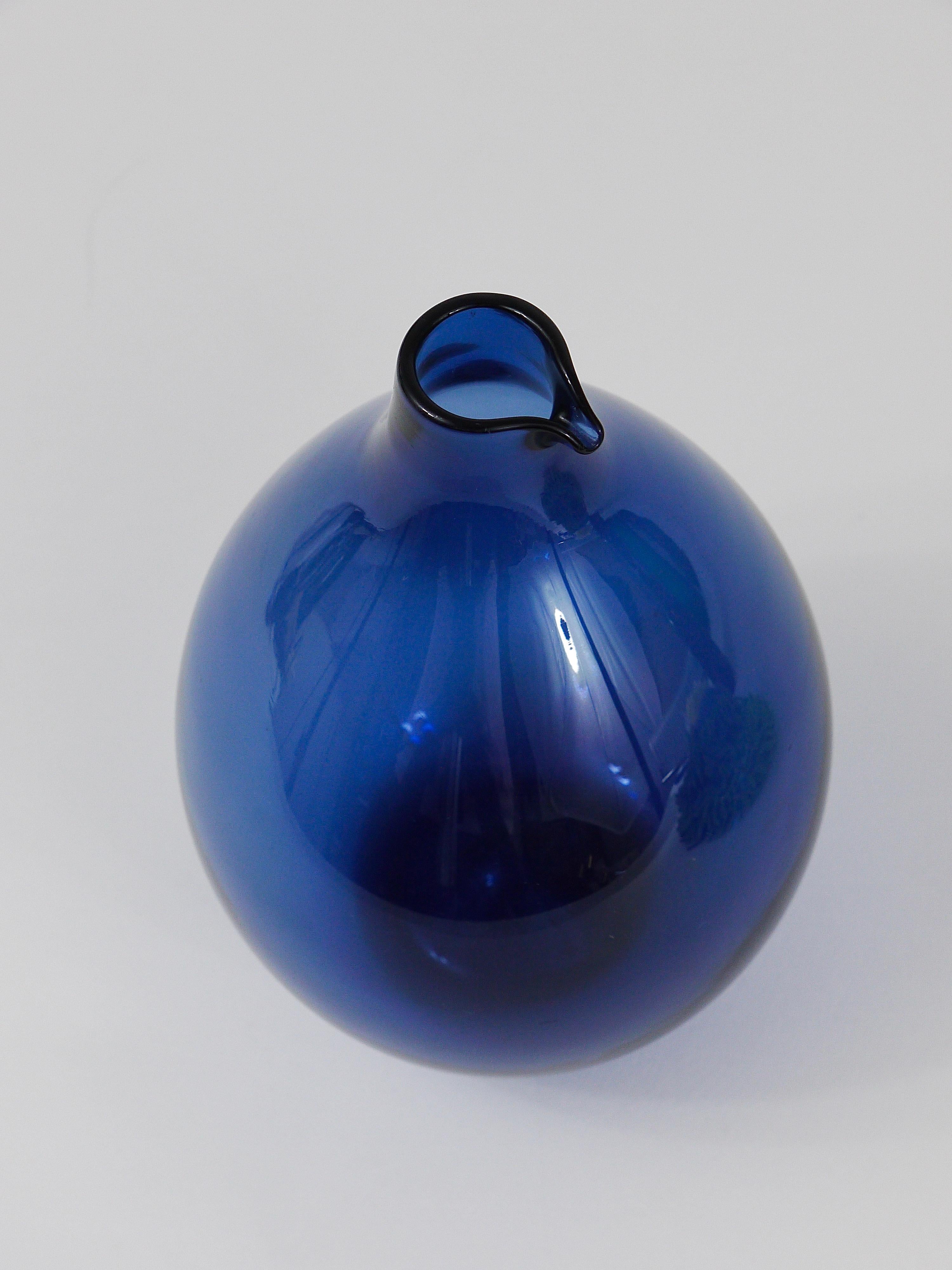 Signed Blue Timo Sarpaneva Pullo Bird Bottle Glass Vase, Iittala, Finland, 1950s For Sale 2