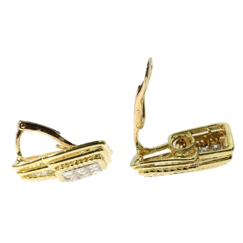 Signed Boucheron Paris Estate 3.60 Carat Diamond Earclips Gold and Platinum In Excellent Condition For Sale In Antwerp, BE