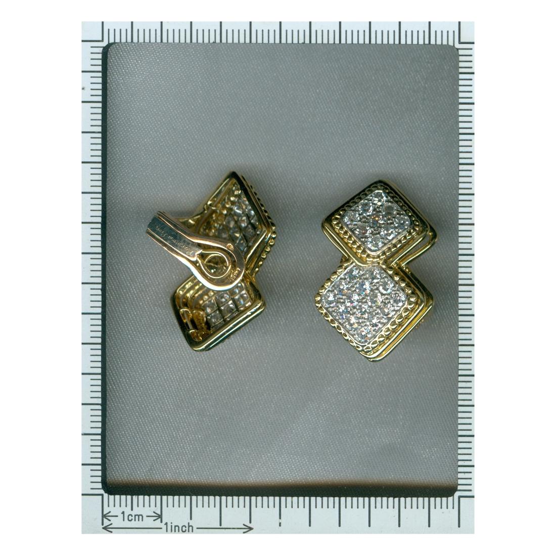 Signed Boucheron Paris Estate 3.60 Carat Diamond Earclips Gold and Platinum For Sale 2