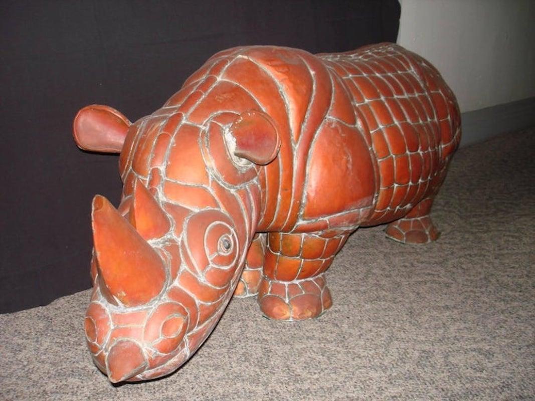 Mexicain Rhinocéros en laiton et cuivre signé par l'artiste mexicain Sergio Bustamante en vente