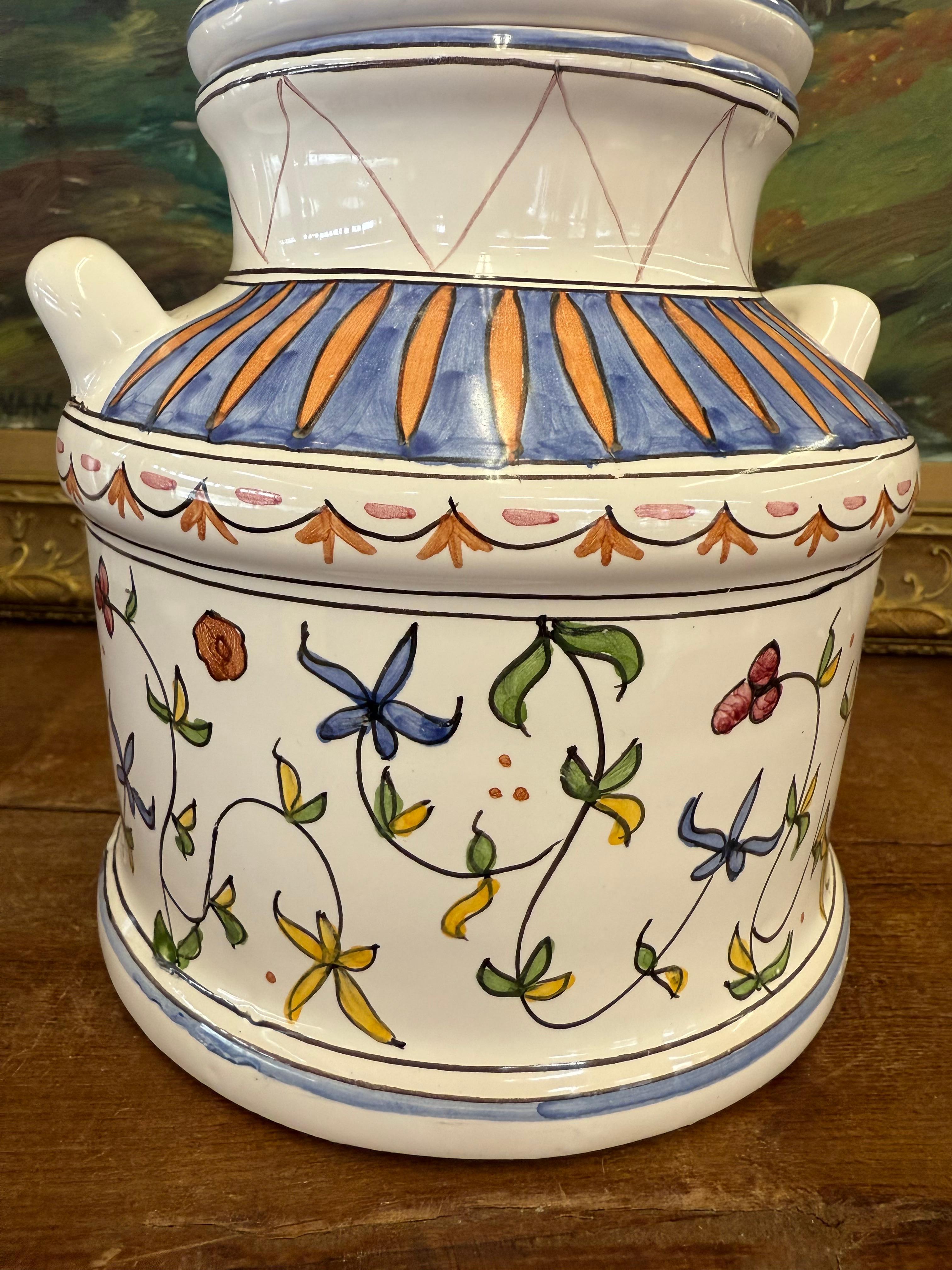 vaso floreale in ceramica d'epoca firmato brasiliano in stile popolare In condizioni buone in vendita a Seattle, WA