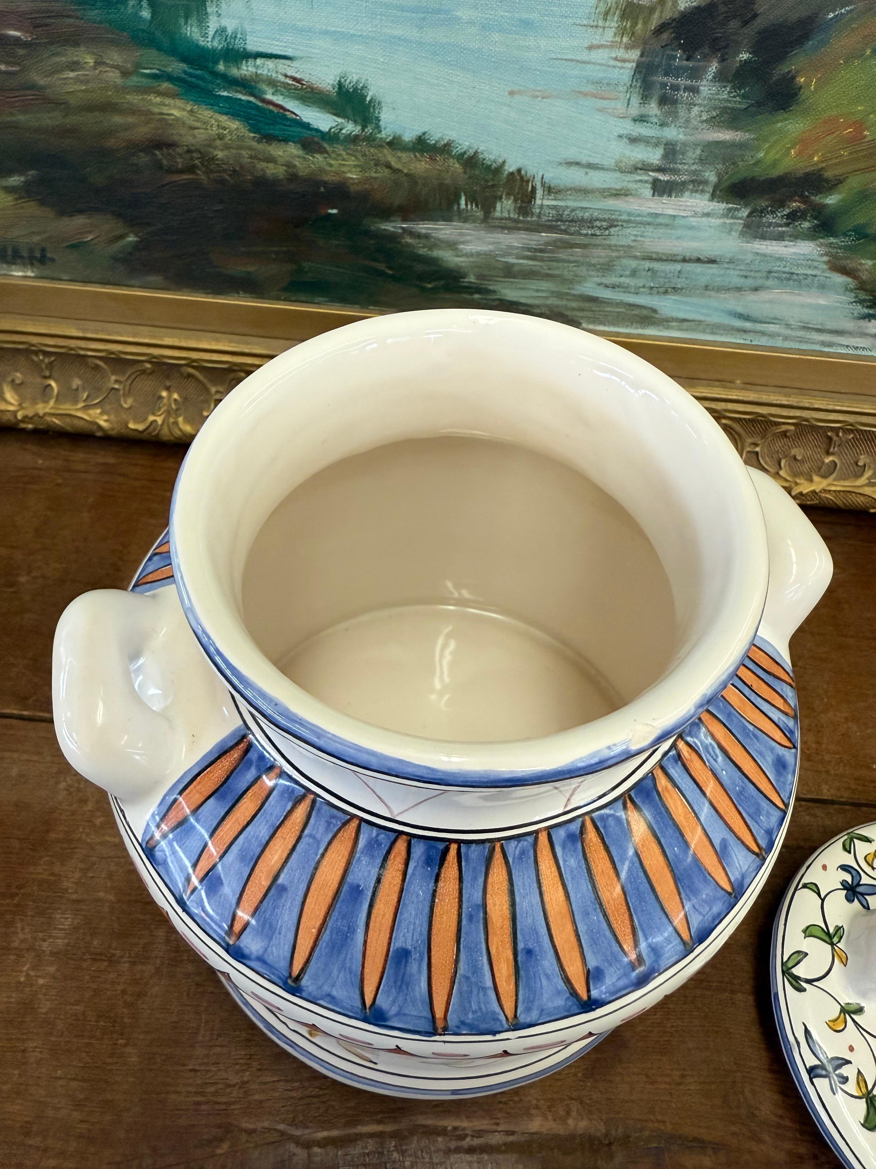 Ceramica vaso floreale in ceramica d'epoca firmato brasiliano in stile popolare in vendita