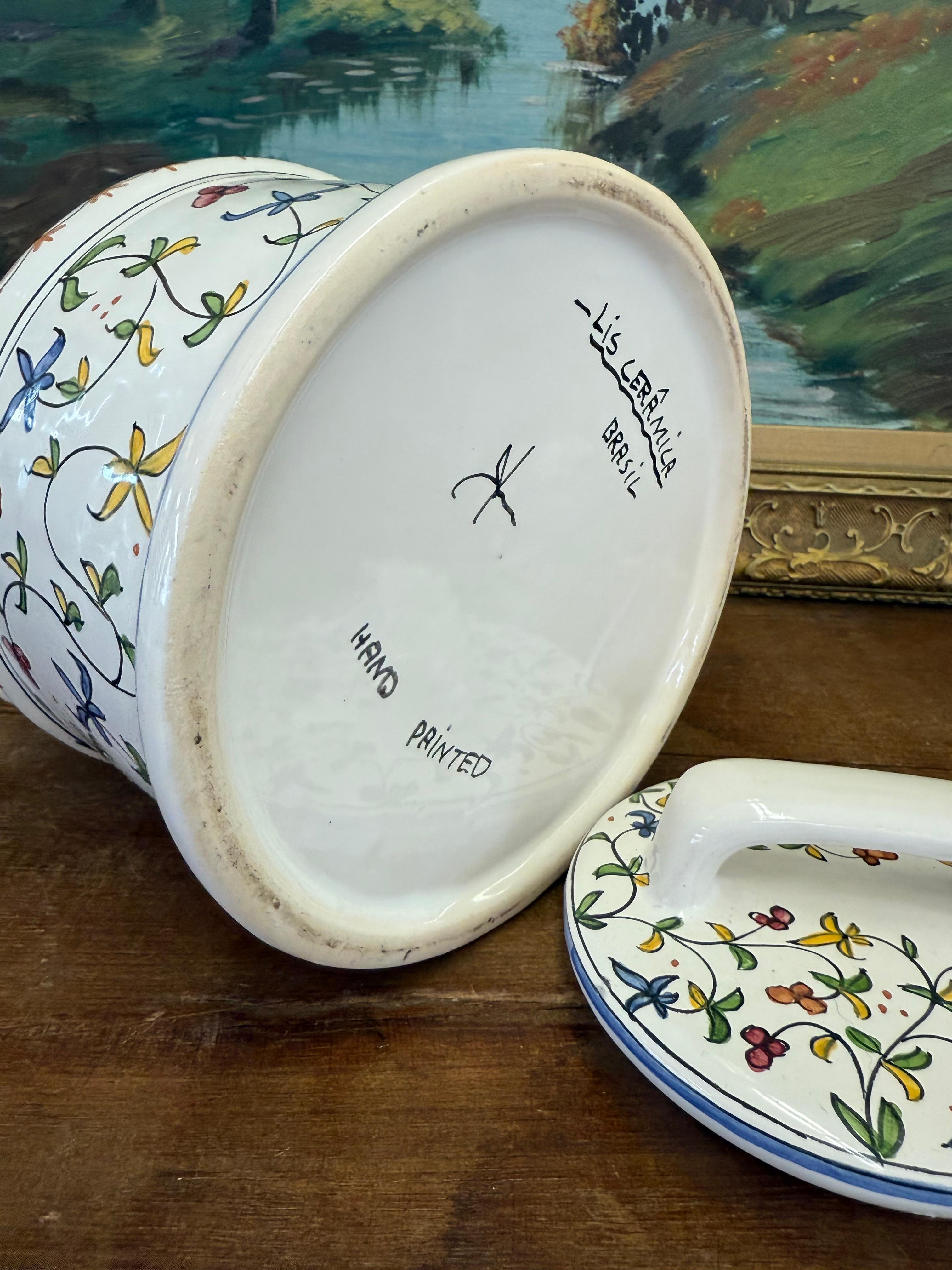 vaso floreale in ceramica d'epoca firmato brasiliano in stile popolare in vendita 1