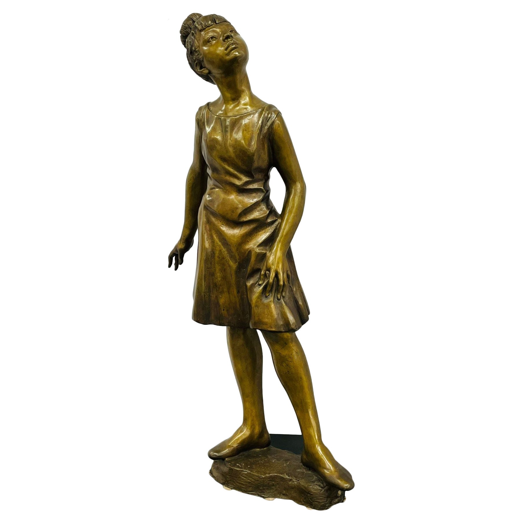 Bailarina de bronce firmada por el escultor italiano Sergio Benvenuto, Italia, años 50