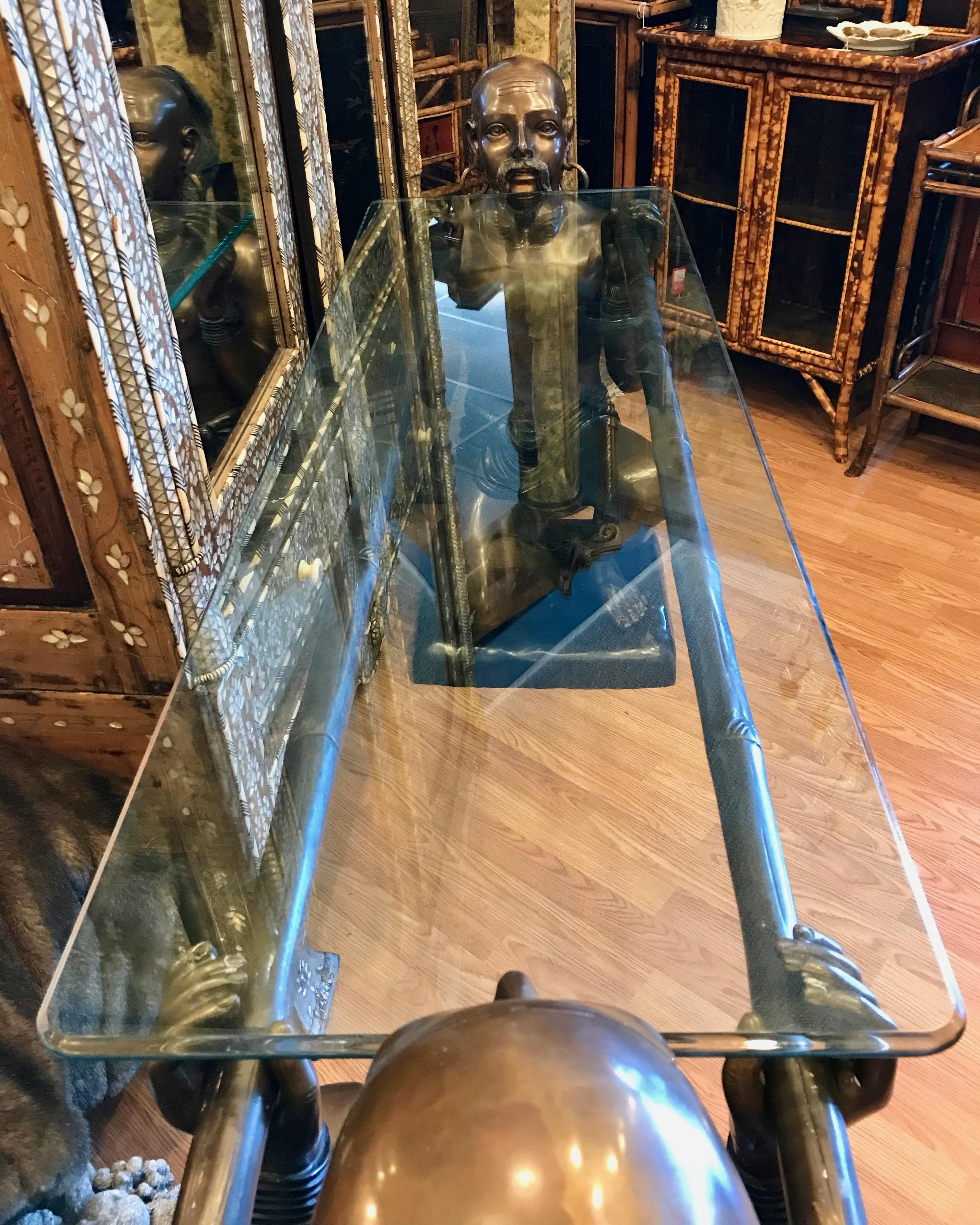 Console / table de canapé en bronze signée soutenue par des figures grandeur nature de Tatars en vente 5