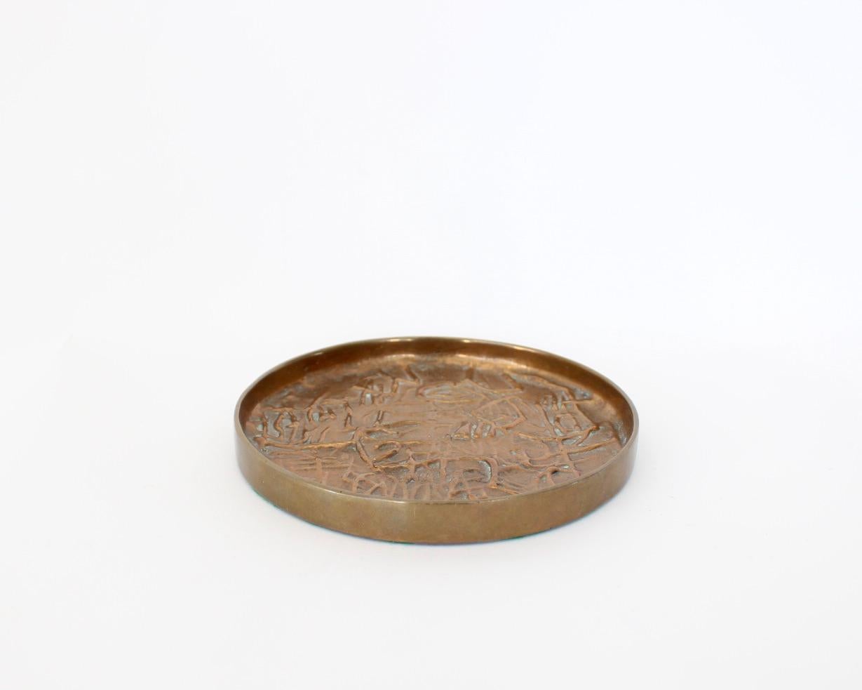 Mid-Century Modern Signed Bronze Dish by Italian Gio Pomodoro Il Sestante Galeria For Sale