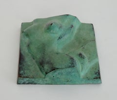Scultura in bronzo firmata con busto femminile in patina verde