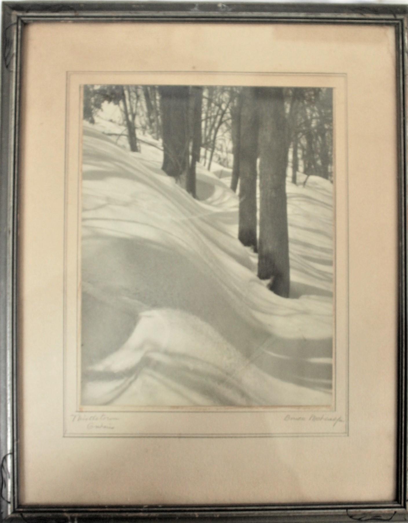 Signierte gerahmte Art-Déco-Schwarz-Weiß-Fotografie „Thistletown“ von Bruce Metcalfe, signiert (Kanadisch) im Angebot
