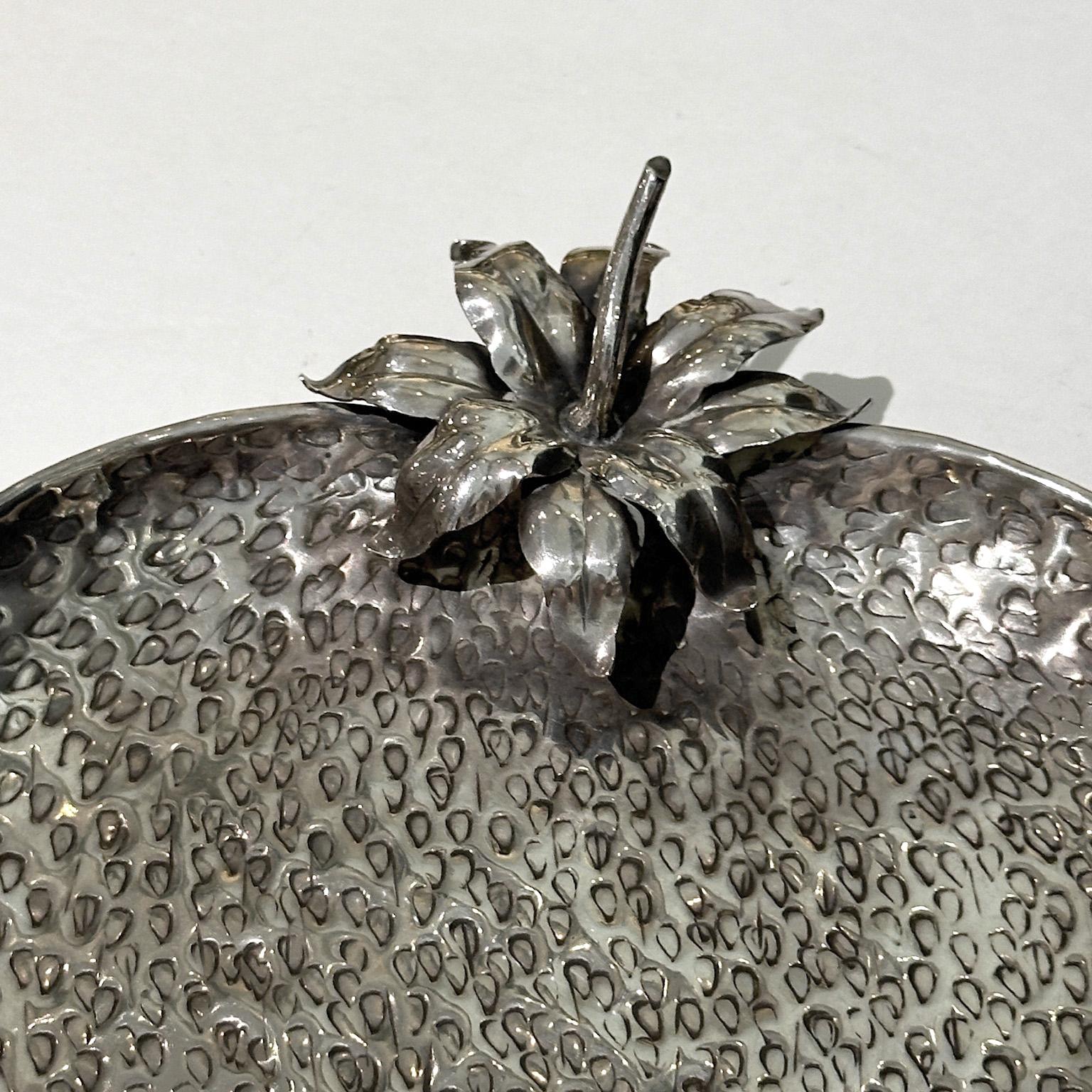20th Century Signed Buccellati strawberry dish, sterling silver 925 For Sale