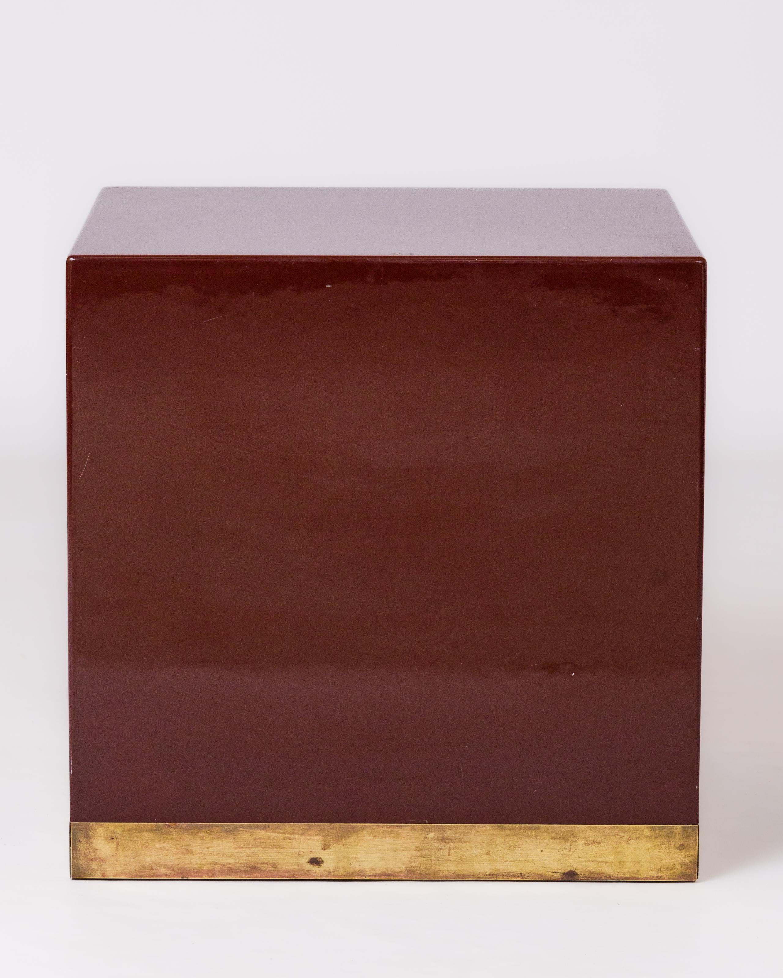 Cardin era, Parisian flair minimalist burgundy red lacquer cubic end table by Jean Claude Mahey. France 1970's.
Lower band in patinated brass bearing the designer's signature.
In fair vintage condition. Some scratches on all surfaces as shown on