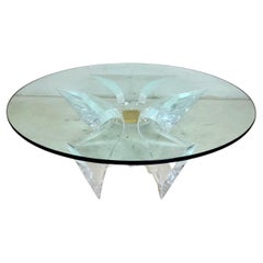 Table basse en laiton et verre Lucite en forme de papillon signée Lion in Frost