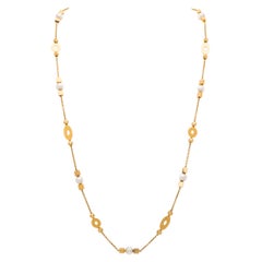Chaîne signée Bvlgari Bulgari en or jaune 18 carats et perles de culture