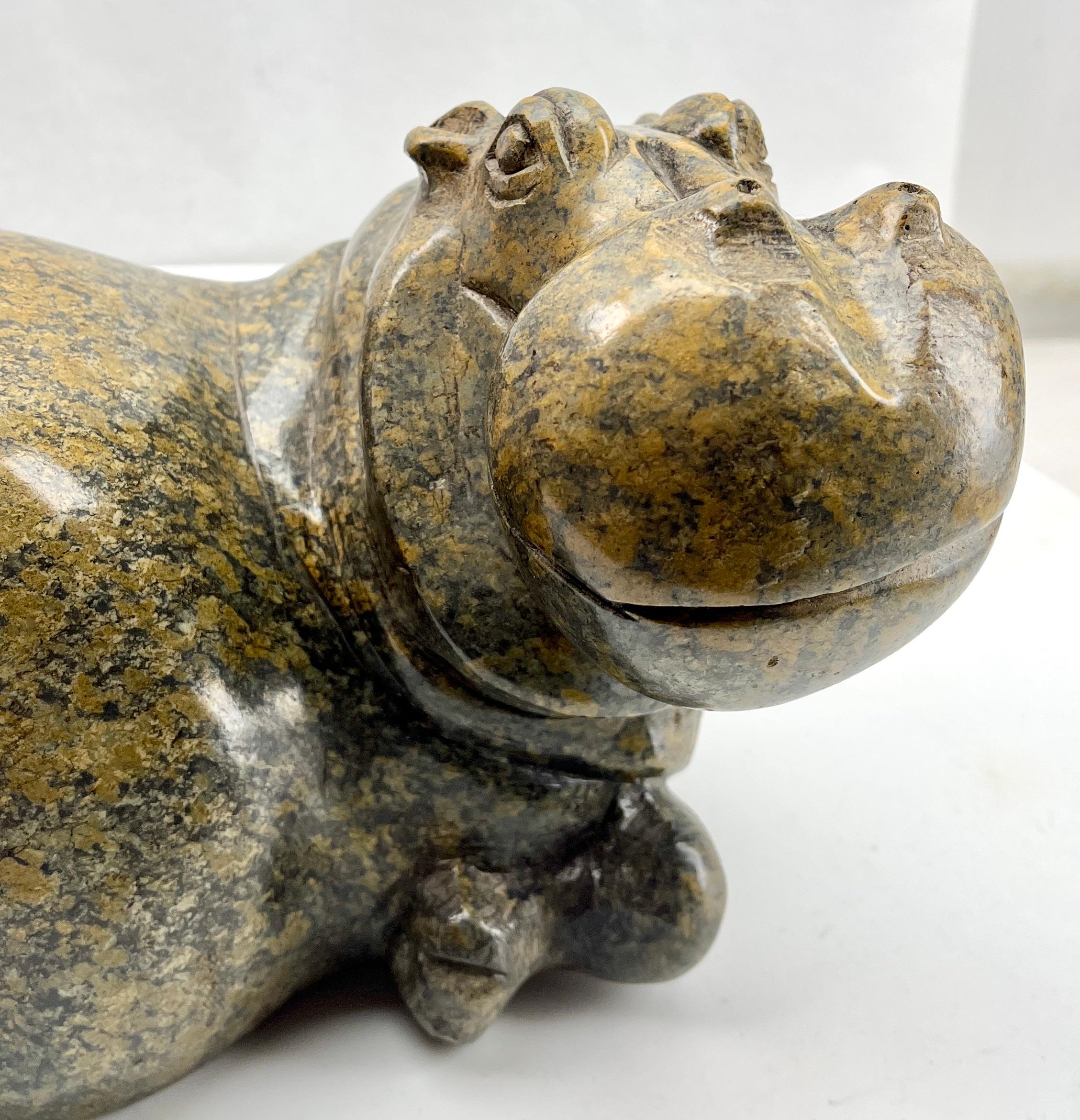 Signed By Thomas Mtasa with stylized  Of A Hippopotamus with Infant
Vintage  Inuit Malachite Carving Of A Hippopotamus with Infant
Kg 14
The piece is in Very Good and original condition and a real beauty!

Looks simply stunning.

By Thomas Mtasa