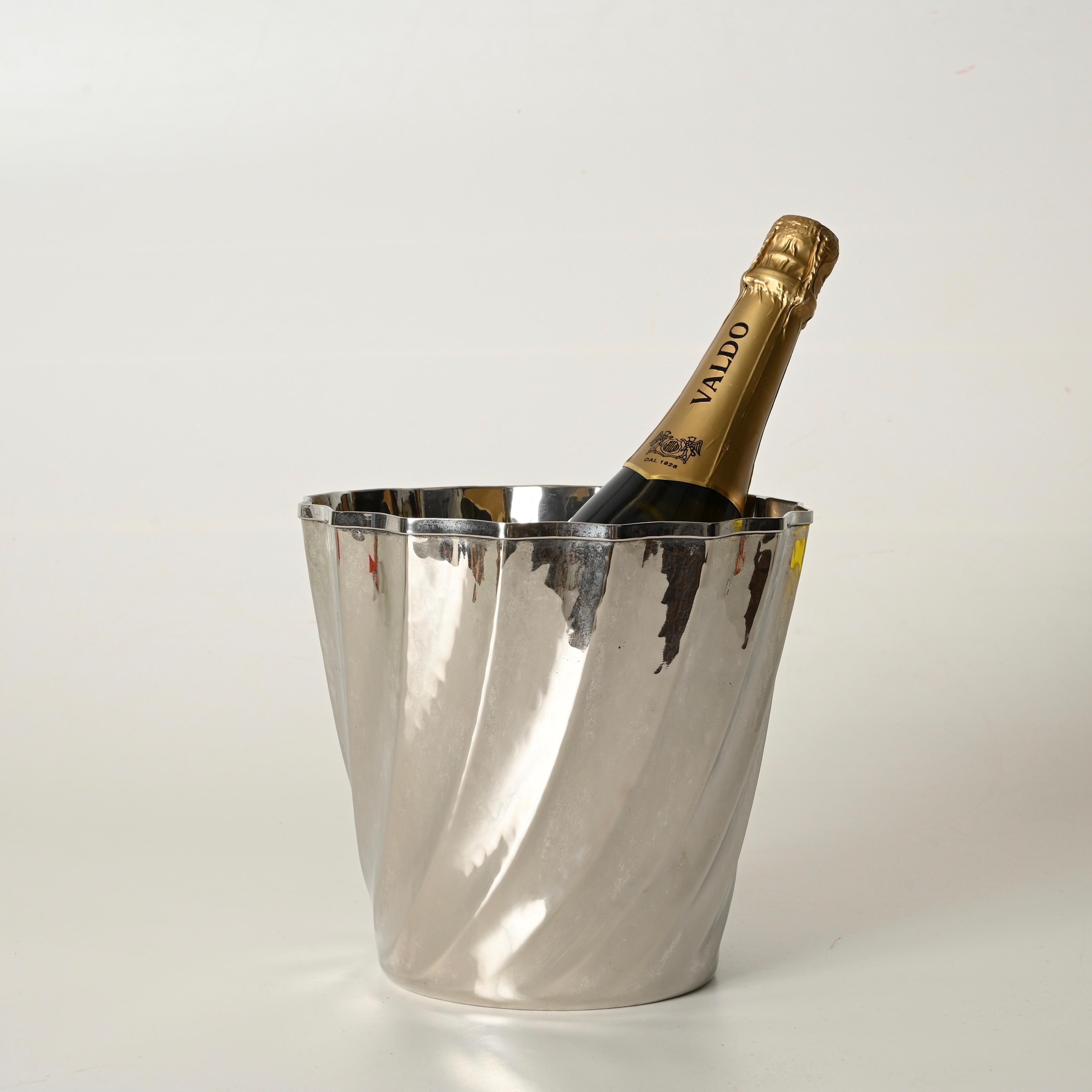 Mid-Century Modern Signed Calegaro Ice Bucket in Hammered Silverplate, Italy 1970s For Sale
