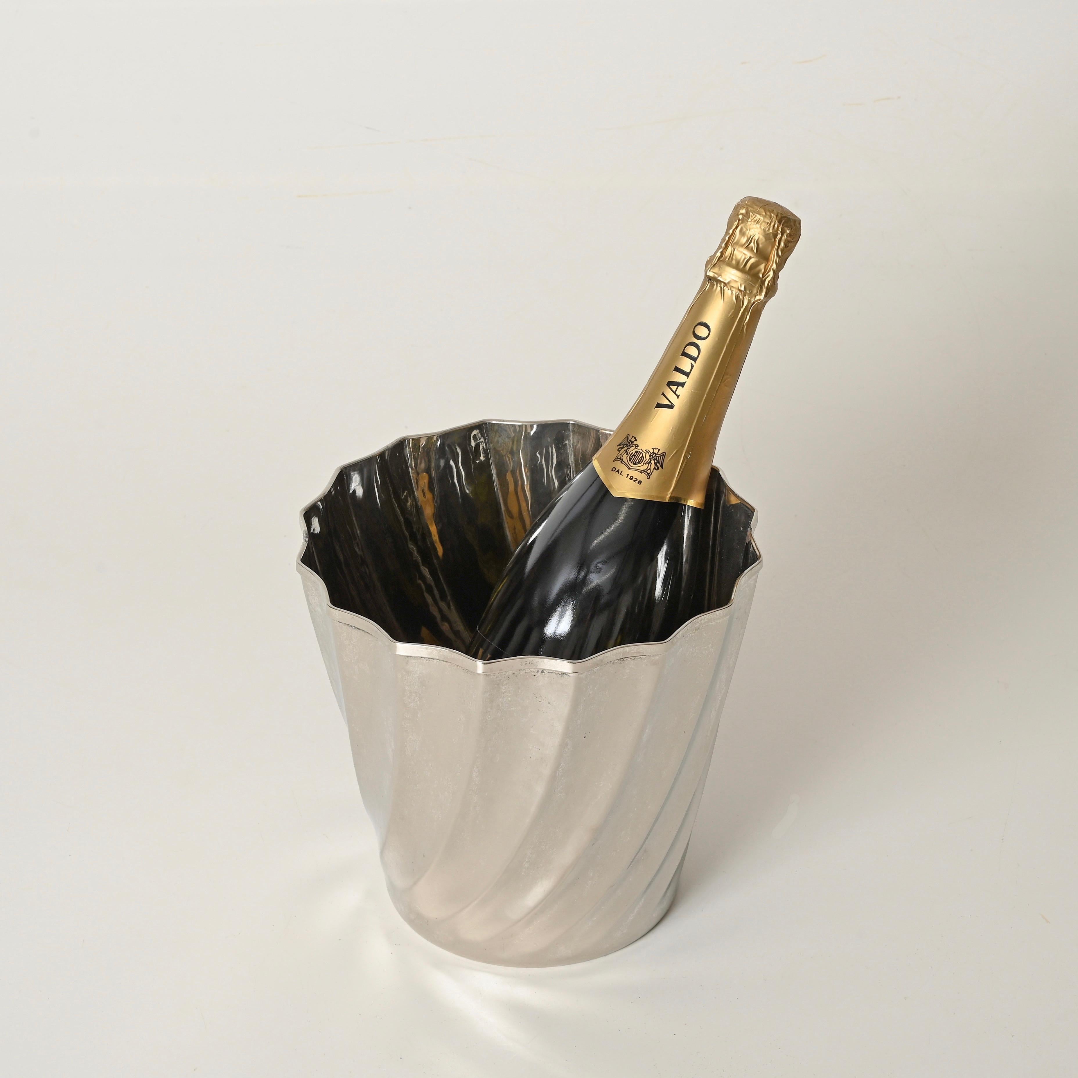 Italian Signed Calegaro Ice Bucket in Hammered Silverplate, Italy 1970s For Sale
