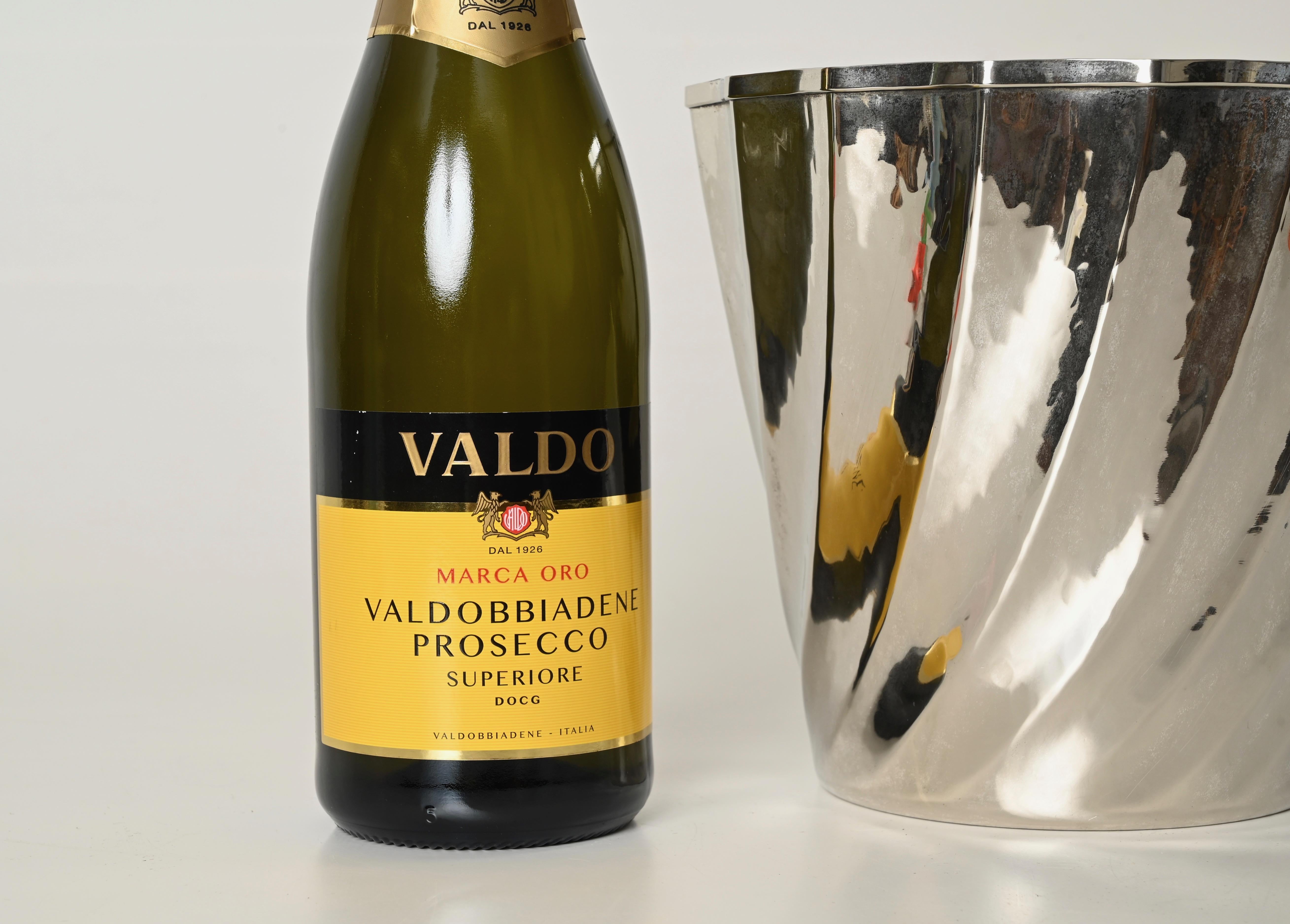 Signed Calegaro Ice Bucket in Hammered Silverplate, Italy 1970s In Good Condition For Sale In Roma, IT