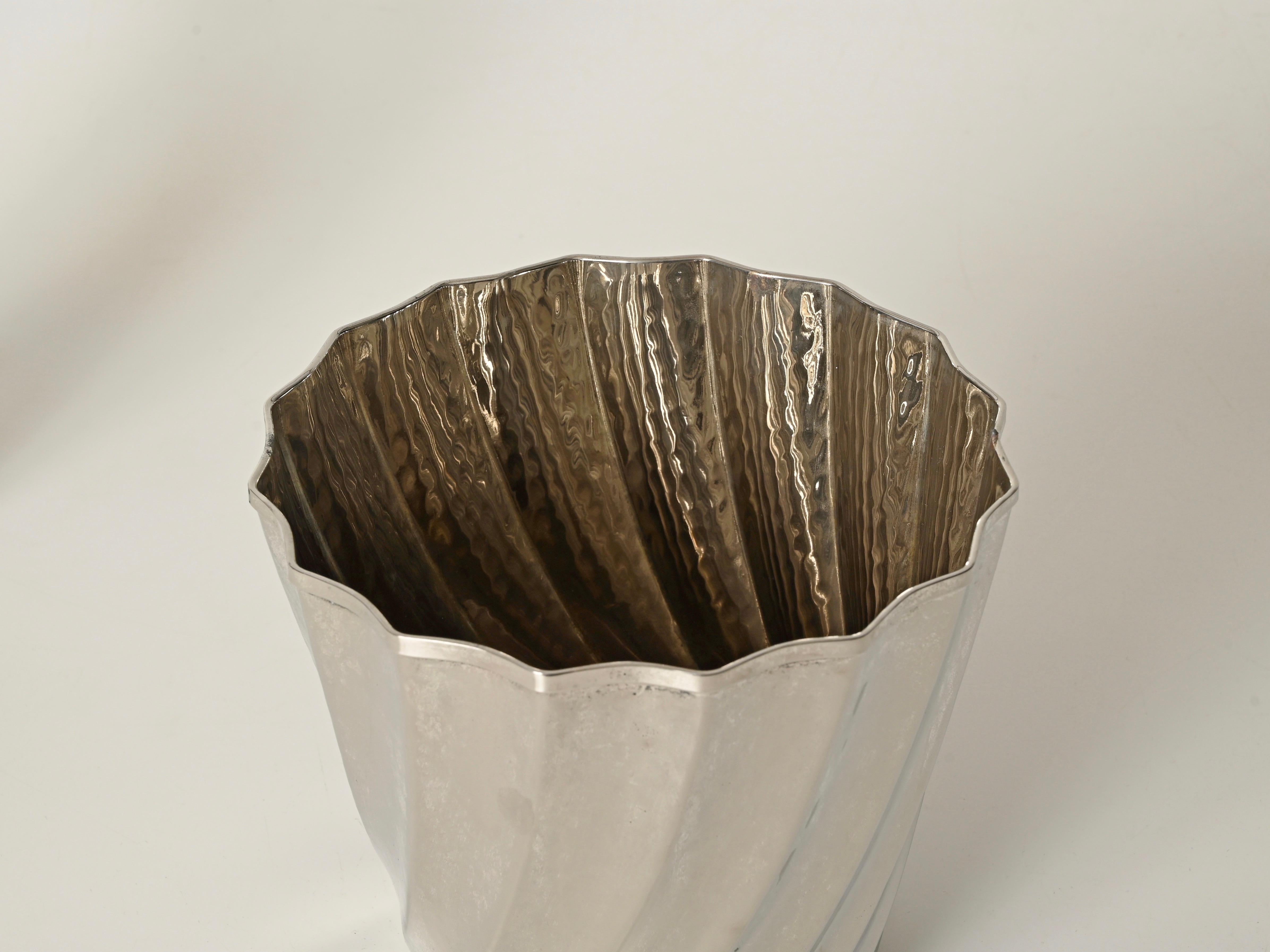 20th Century Signed Calegaro Ice Bucket in Hammered Silverplate, Italy 1970s For Sale