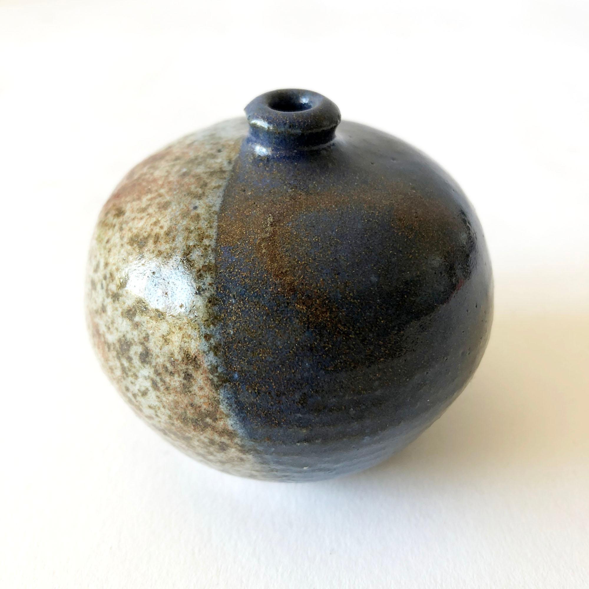 Small stoneware weed pot vase, circa 1970s. Vase is signed faintly therefore hard to determine what is says and who the artist is. In very good vintage condition.