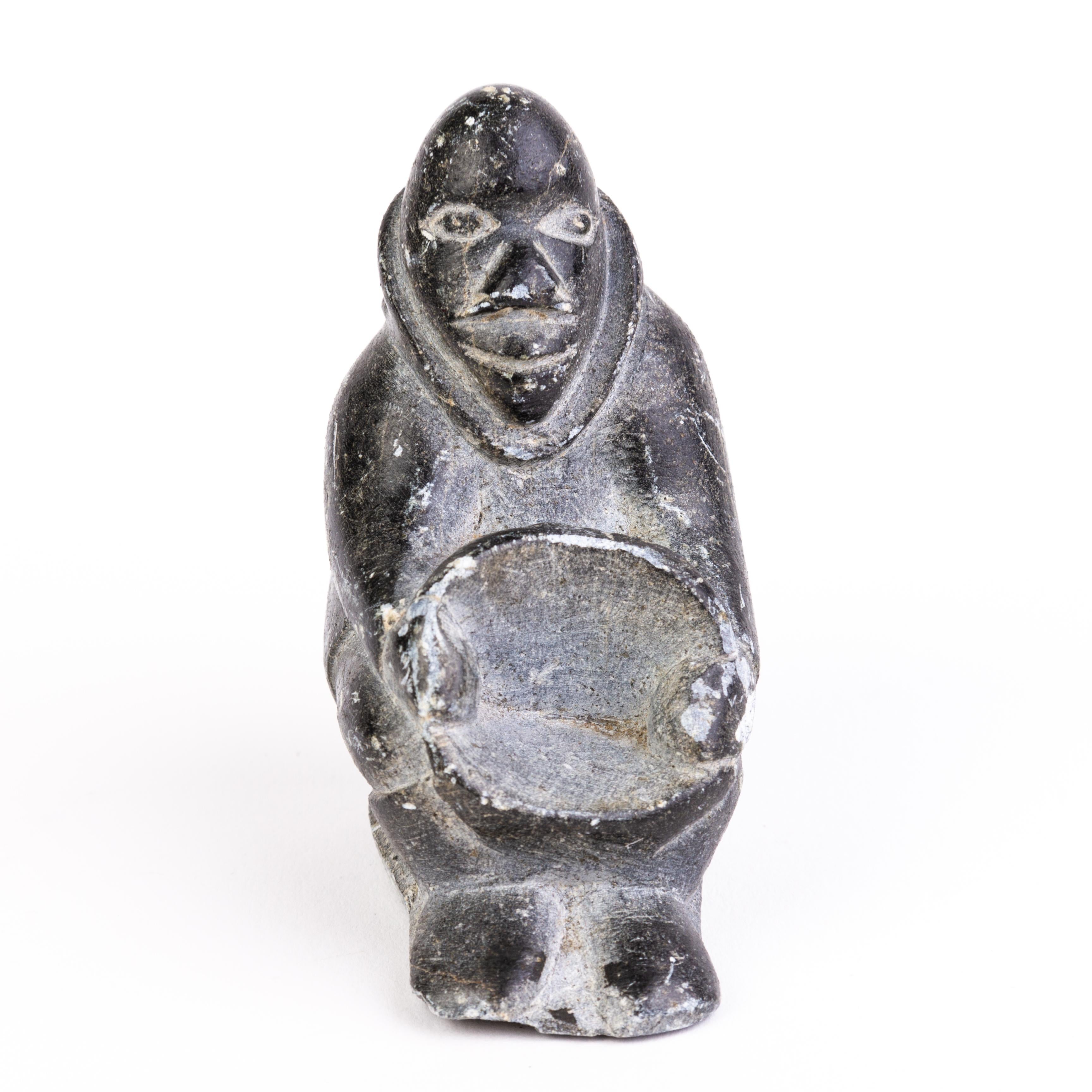 En bon état.
D'une collection privée
Expédition internationale gratuite
Sculpture en pierre de l'homme Inuit du Canada signée 