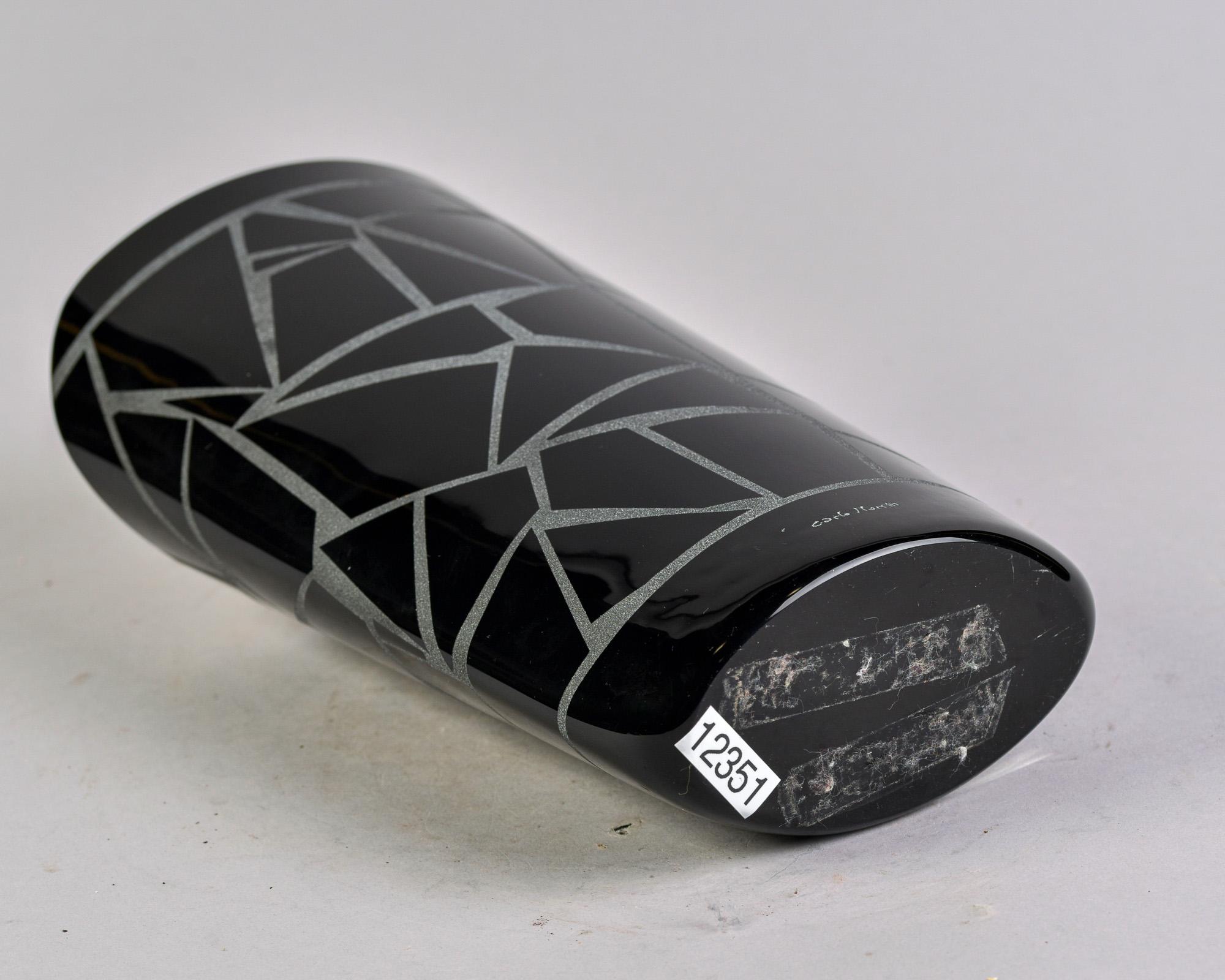 Signed Carlo Moretti Murano Glass Black Vase with Etching + Cream Interior in vendita 3