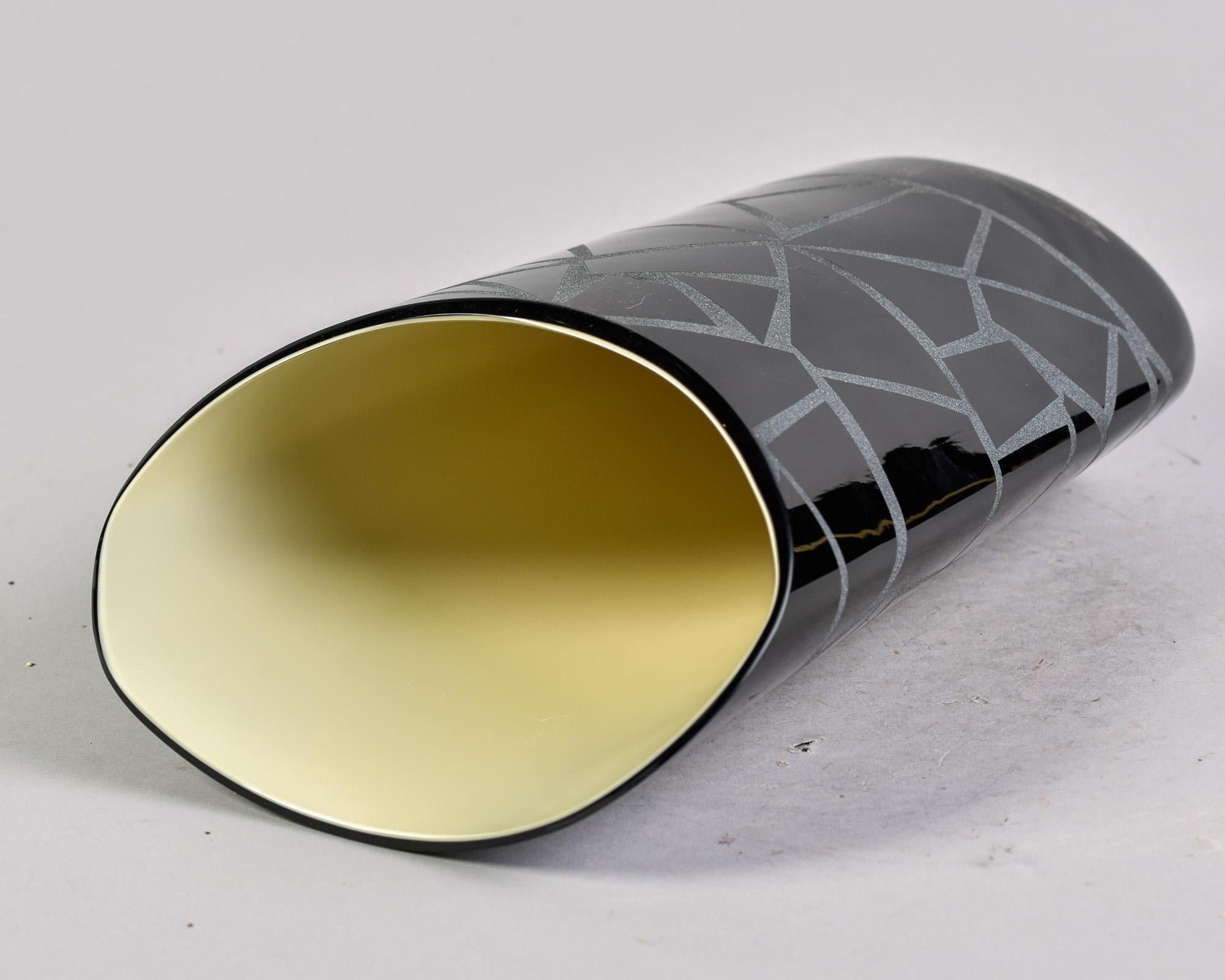 Signed Carlo Moretti Murano Glass Black Vase with Etching + Cream Interior in vendita 4