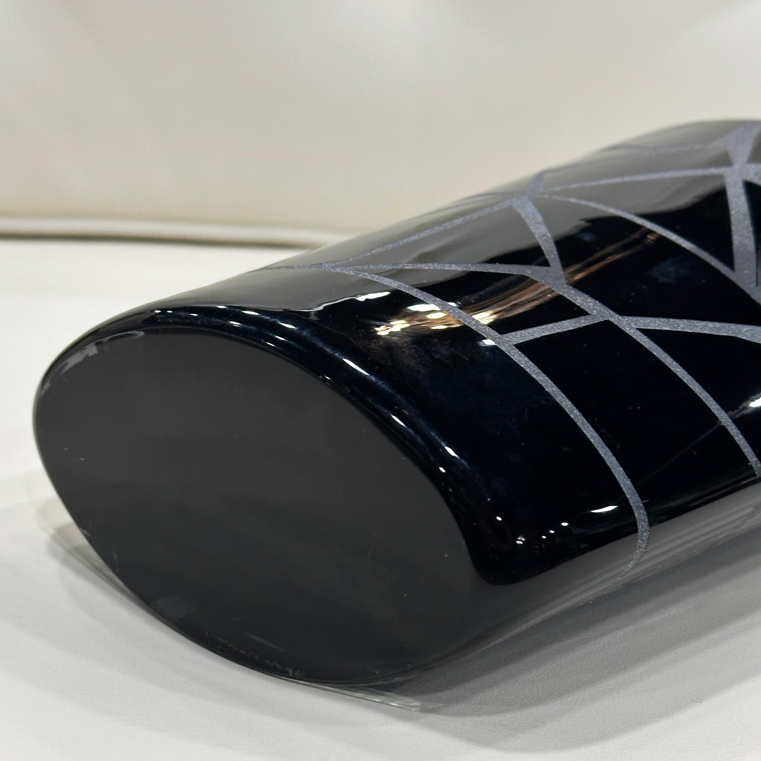 Signed Carlo Moretti Murano Glass Black Vase with Etching + Cream Interior in vendita 5