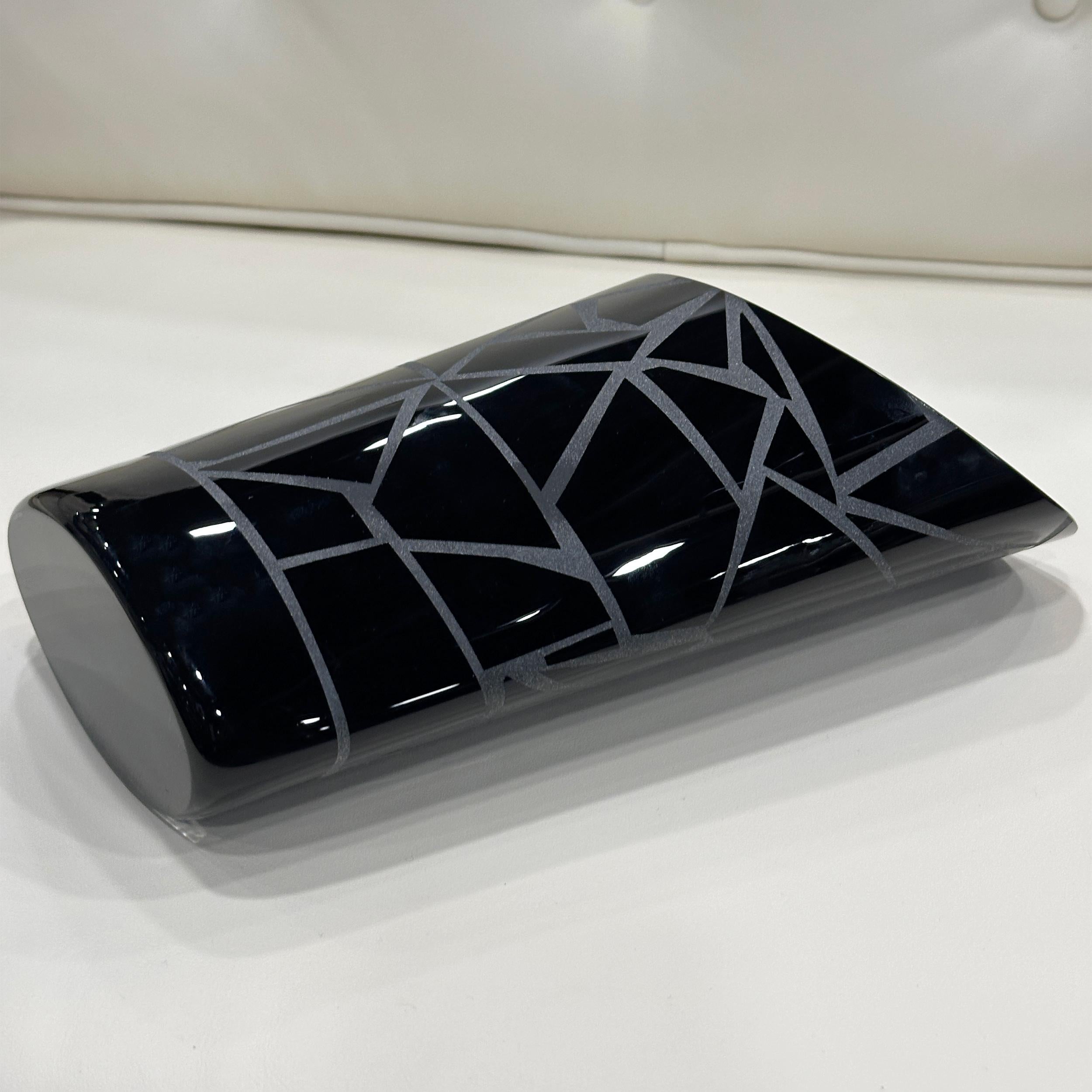 Signed Carlo Moretti Murano Glass Black Vase with Etching + Cream Interior in vendita 6