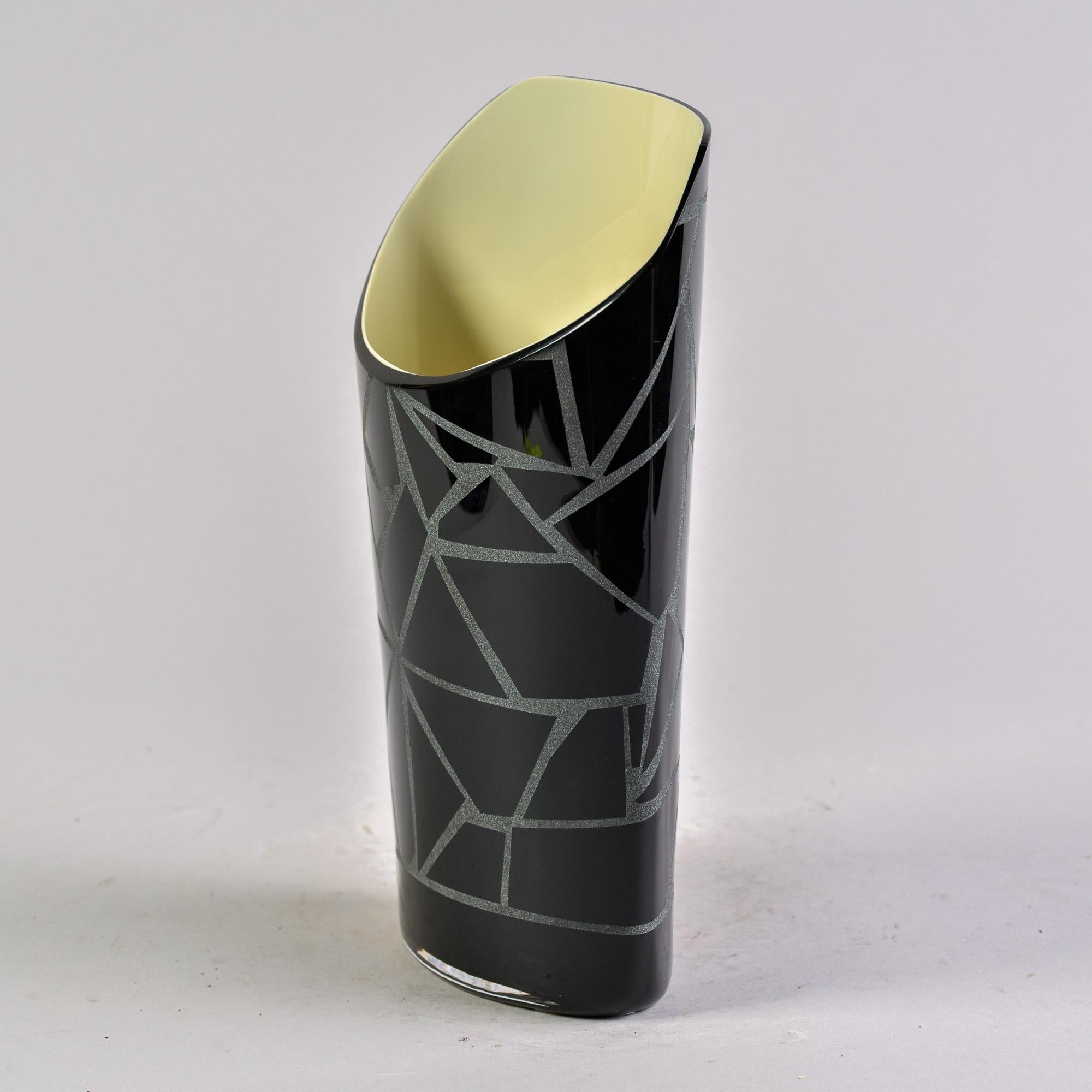 Italiano Signed Carlo Moretti Murano Glass Black Vase with Etching + Cream Interior in vendita