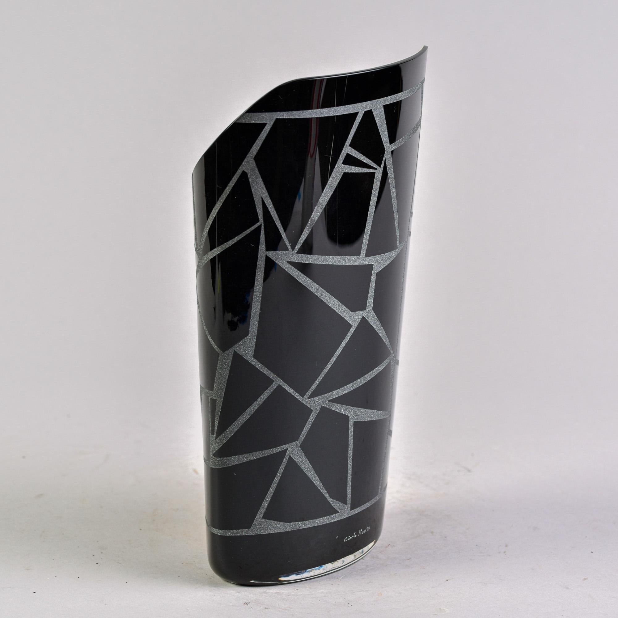Signed Carlo Moretti Murano Glass Black Vase with Etching + Cream Interior In condizioni buone in vendita a Troy, MI
