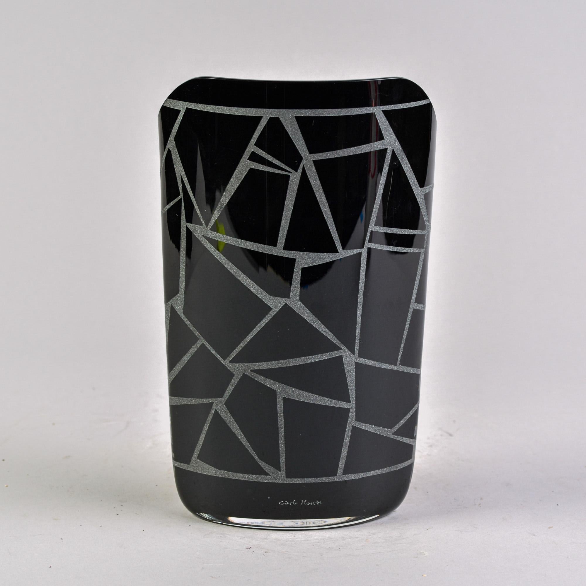 XX secolo Signed Carlo Moretti Murano Glass Black Vase with Etching + Cream Interior in vendita