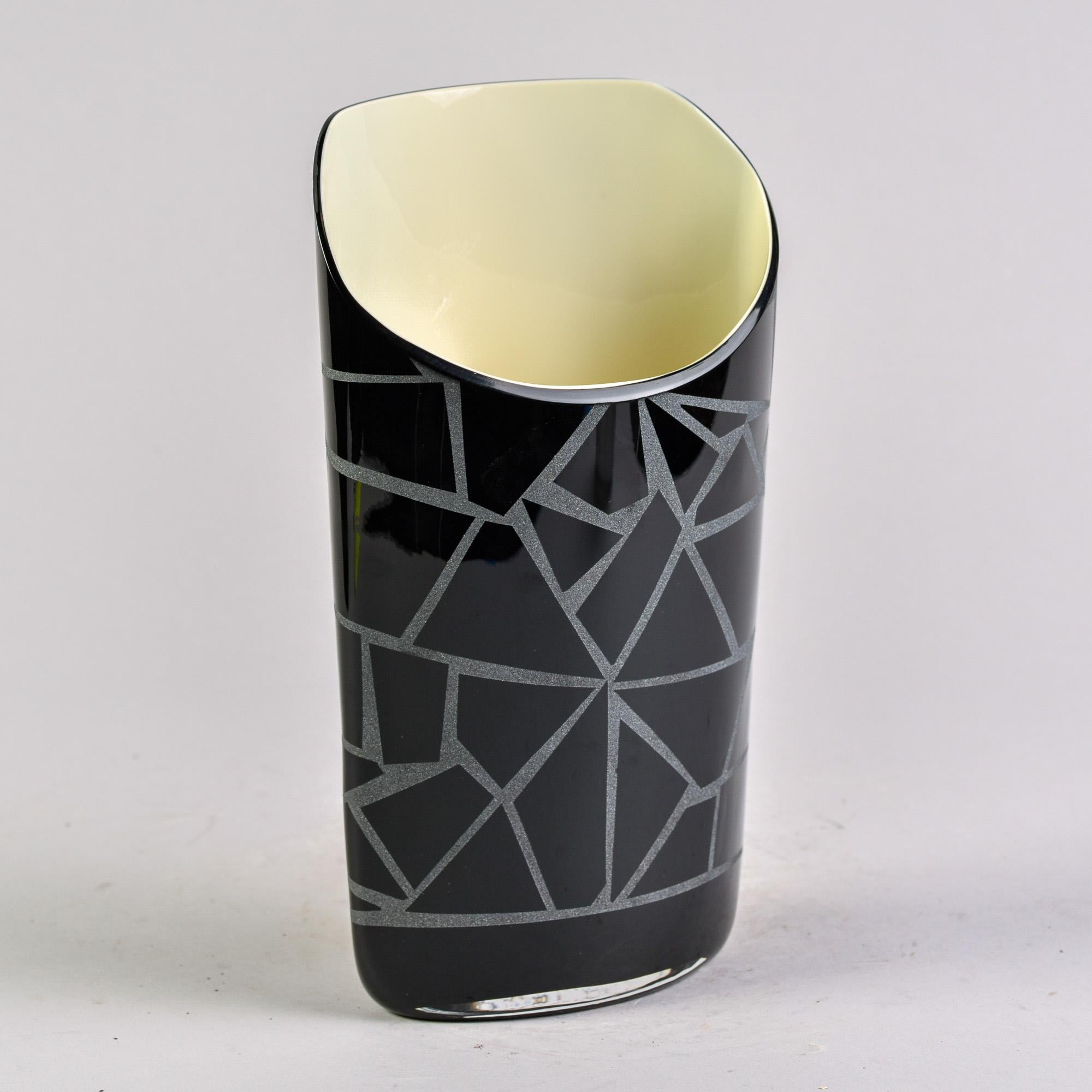 Vetro Signed Carlo Moretti Murano Glass Black Vase with Etching + Cream Interior in vendita
