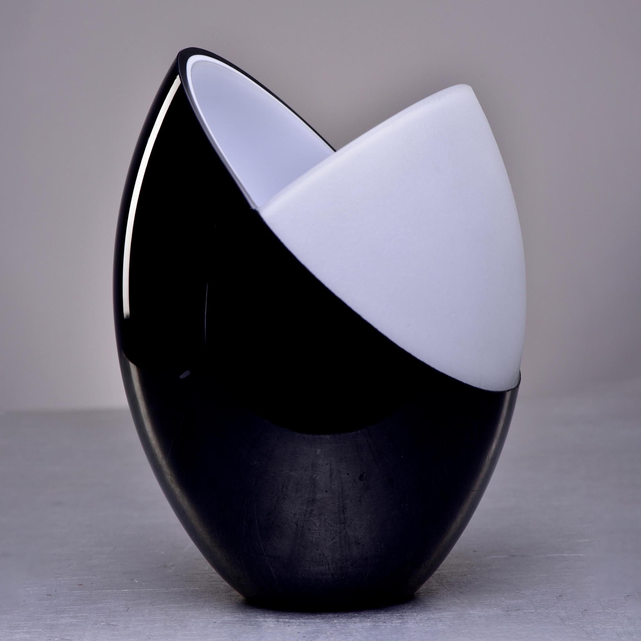 Signed Carlo Nason Murano Glass Black and White Chrysalis Vase In Excellent Condition For Sale In Troy, MI