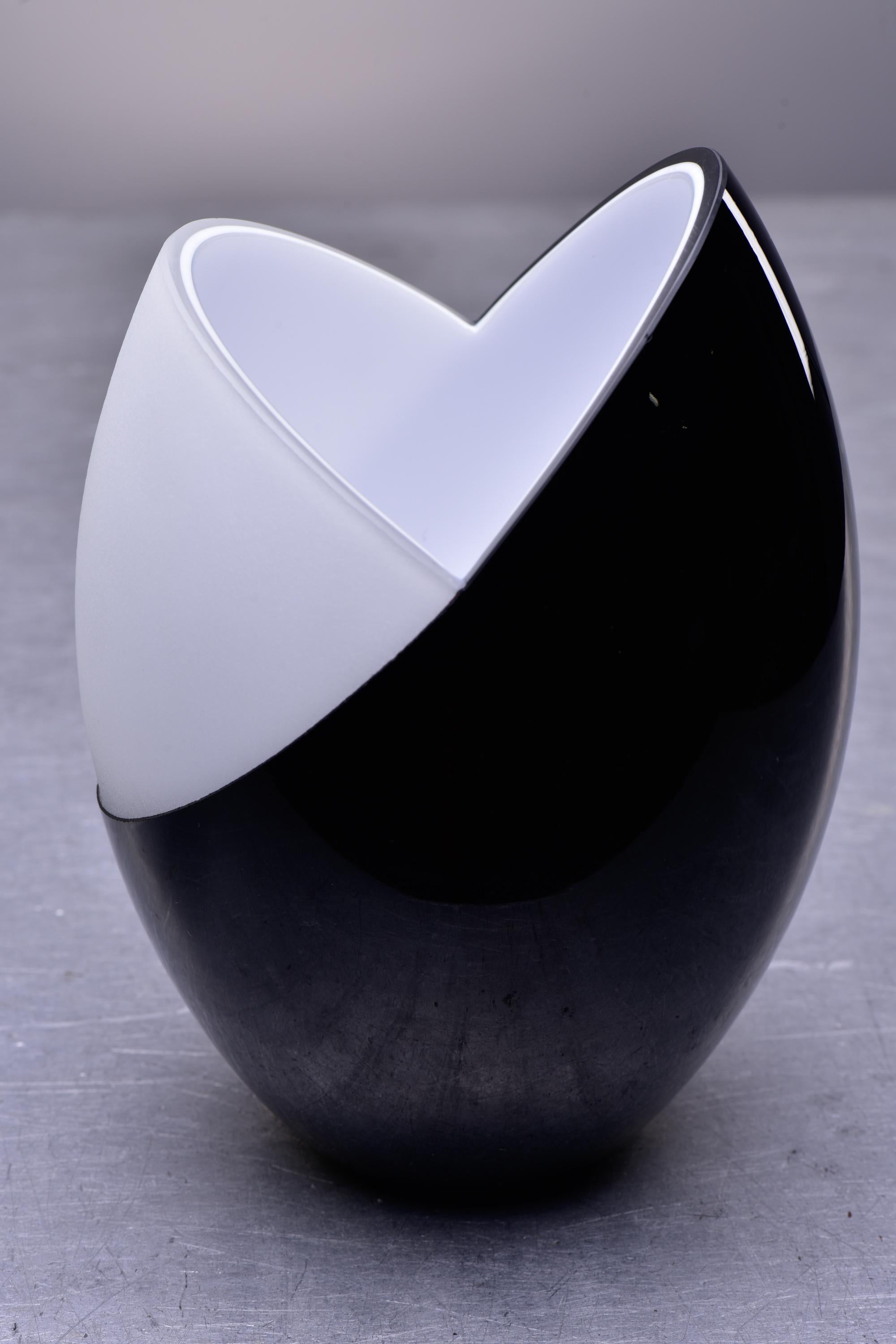 Signed Carlo Nason Murano Glass Black and White Chrysalis Vase For Sale 1