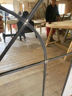 Specchio firmato Carol Canner con piombo incastonato a mano