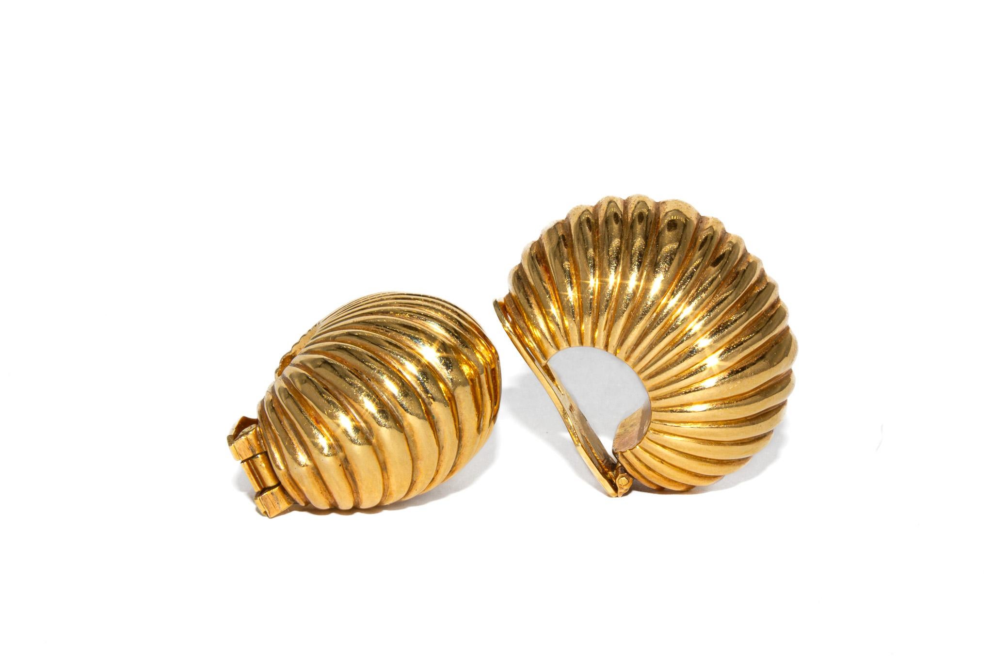 Signed Cartier 14K Gold Bombe Fluted Dome Earrings, Bracelet and Brooch Set For Sale 5