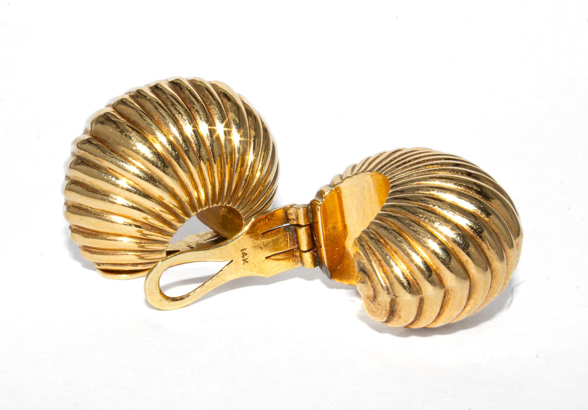 Signed Cartier 14K Gold Bombe Fluted Dome Earrings, Bracelet and Brooch Set For Sale 6