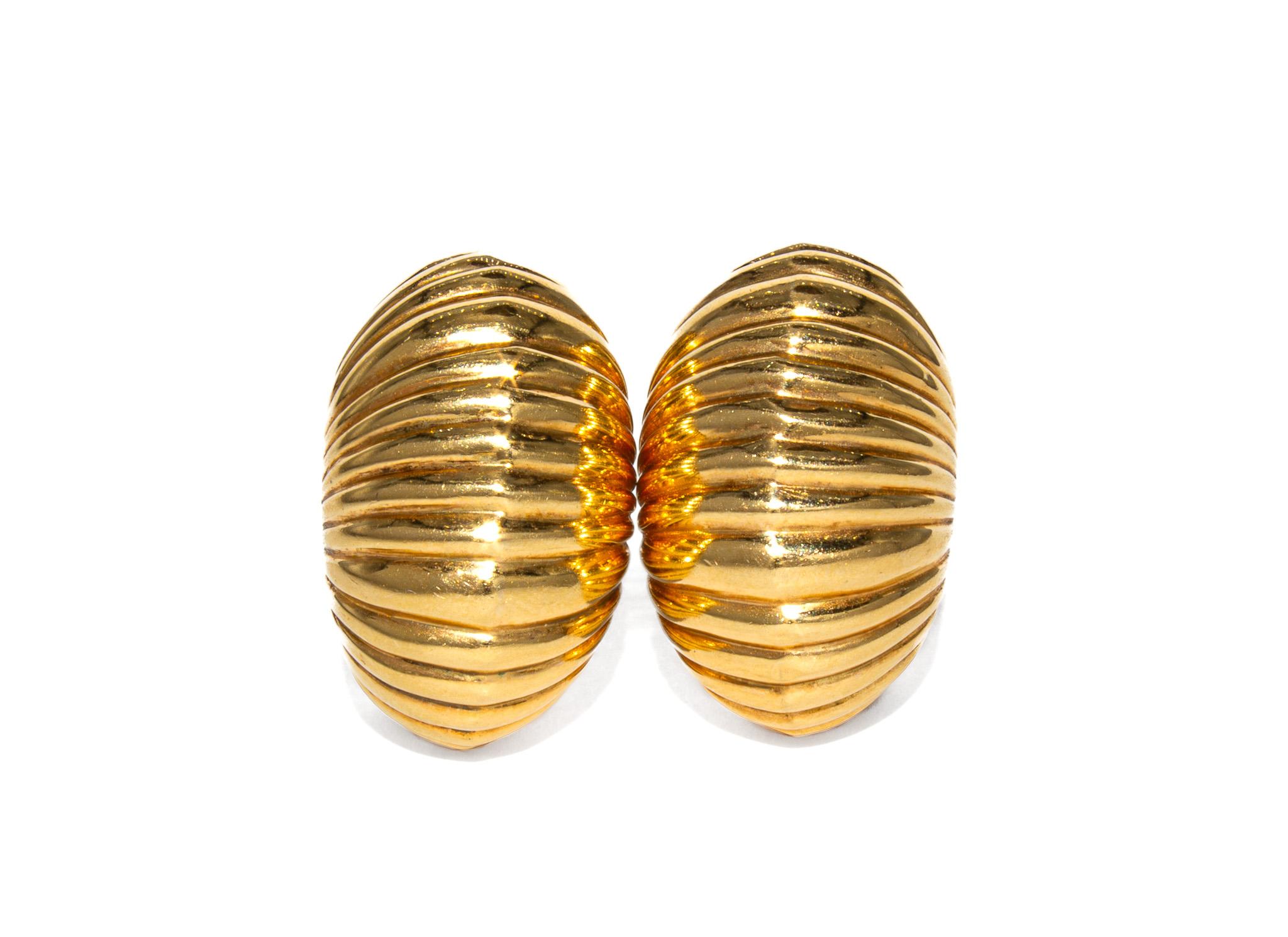 Retro Signed Cartier 14K Gold Bombe Fluted Dome Earrings, Bracelet and Brooch Set For Sale