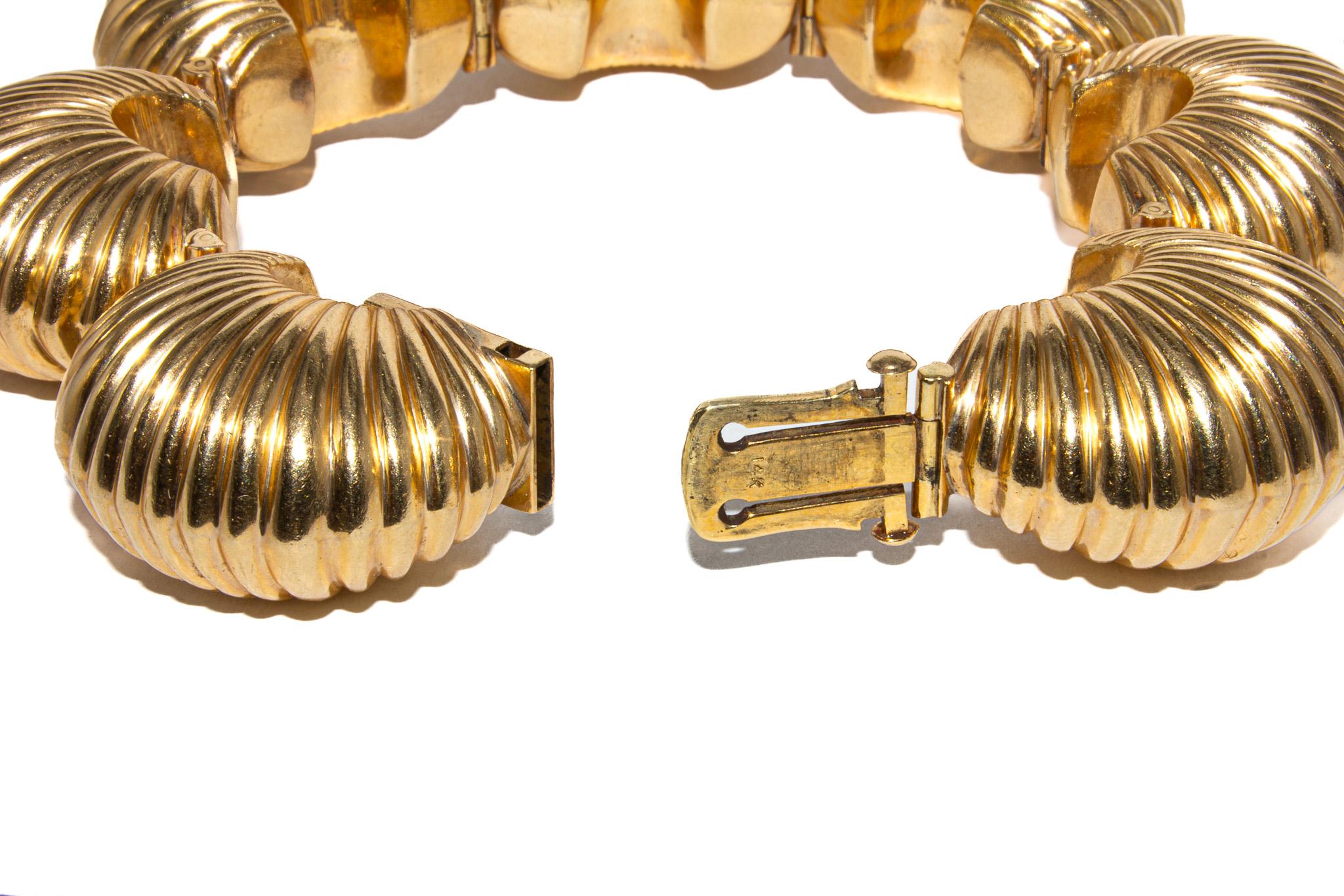 Signed Cartier 14K Gold Bombe Fluted Dome Earrings, Bracelet and Brooch Set For Sale 3