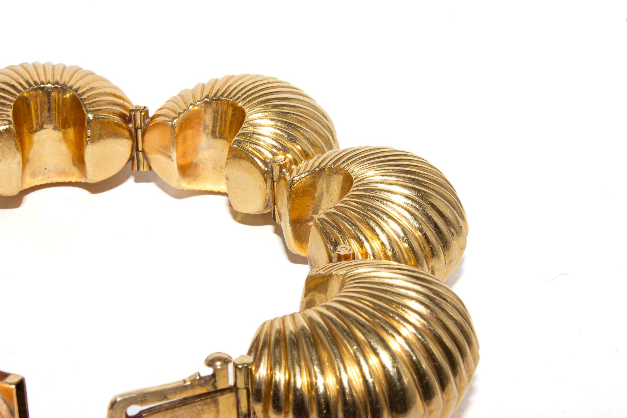 Signed Cartier 14K Gold Bombe Fluted Dome Earrings, Bracelet and Brooch Set For Sale 4