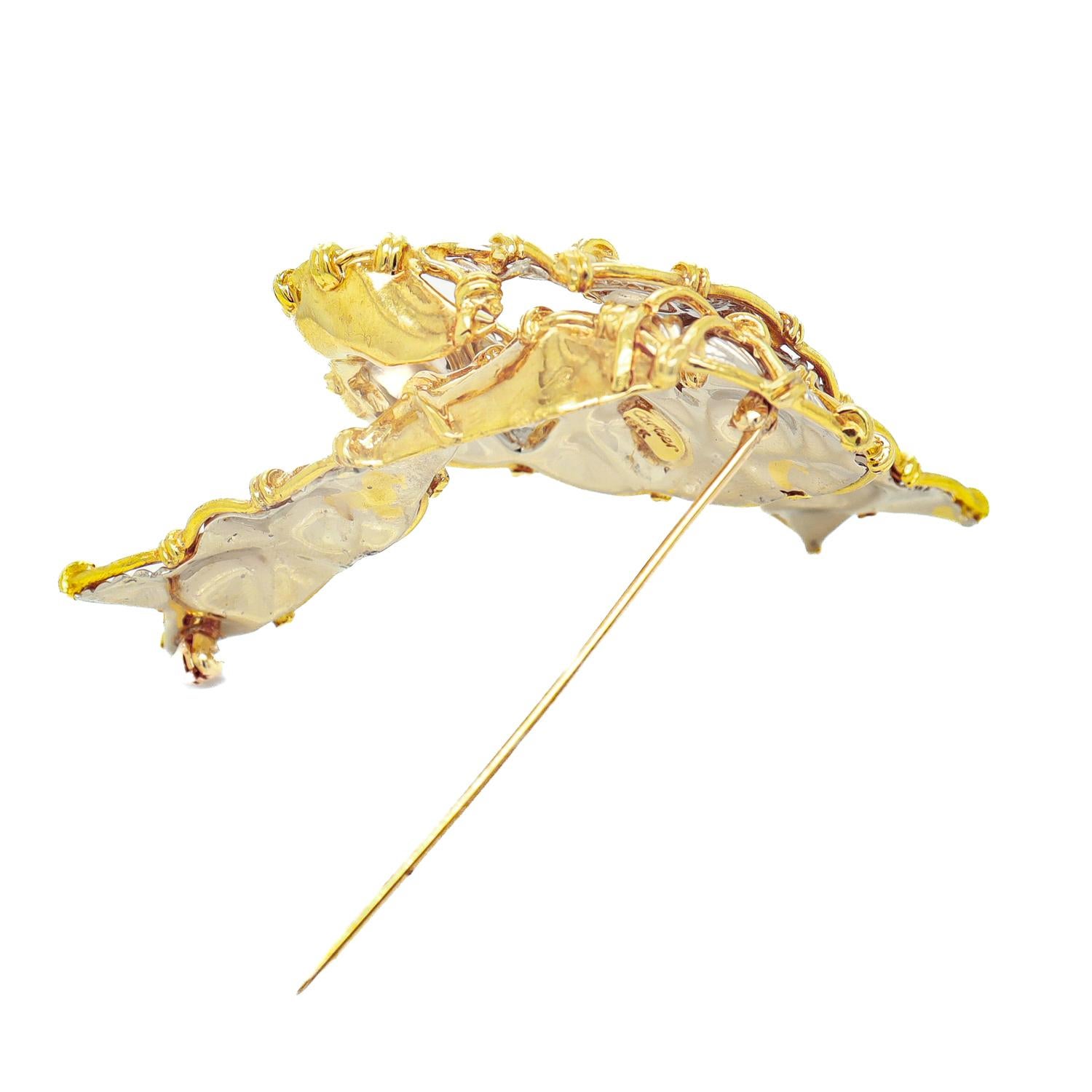 Broche de cinta bicolor de oro amarillo y blanco de 18 quilates firmado Cartier Mid-Century Modern en venta 9