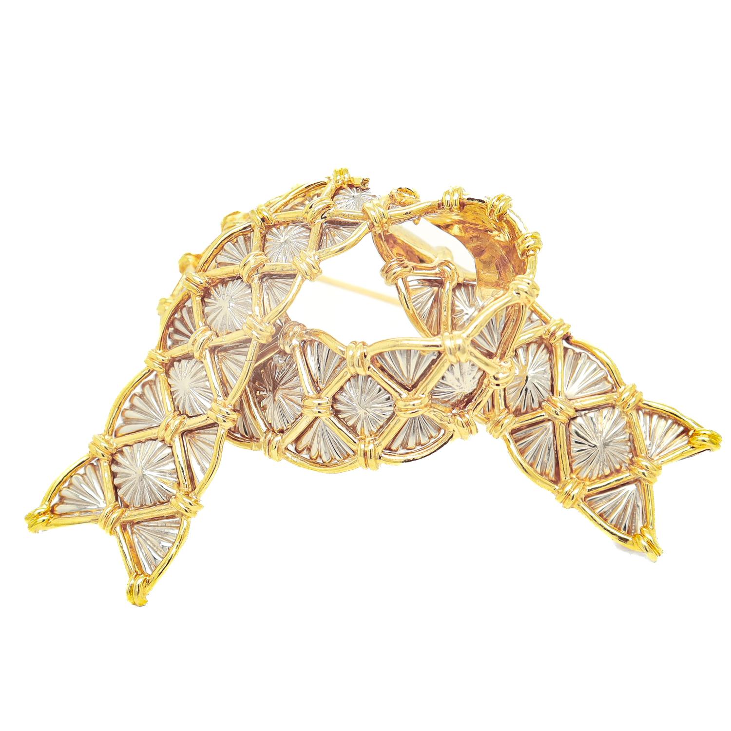 Broche de cinta bicolor de oro amarillo y blanco de 18 quilates firmado Cartier Mid-Century Modern en venta 1