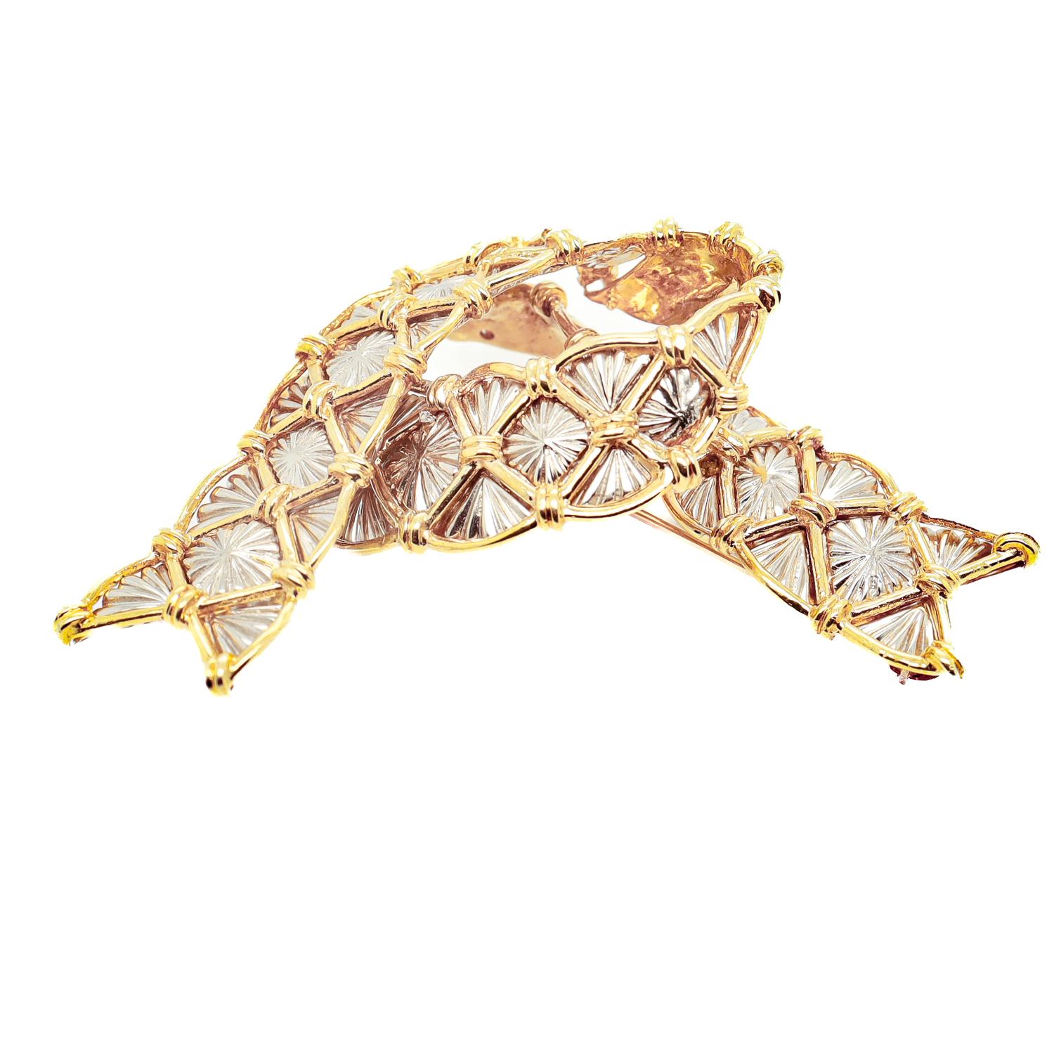 Broche de cinta bicolor de oro amarillo y blanco de 18 quilates firmado Cartier Mid-Century Modern en venta 2