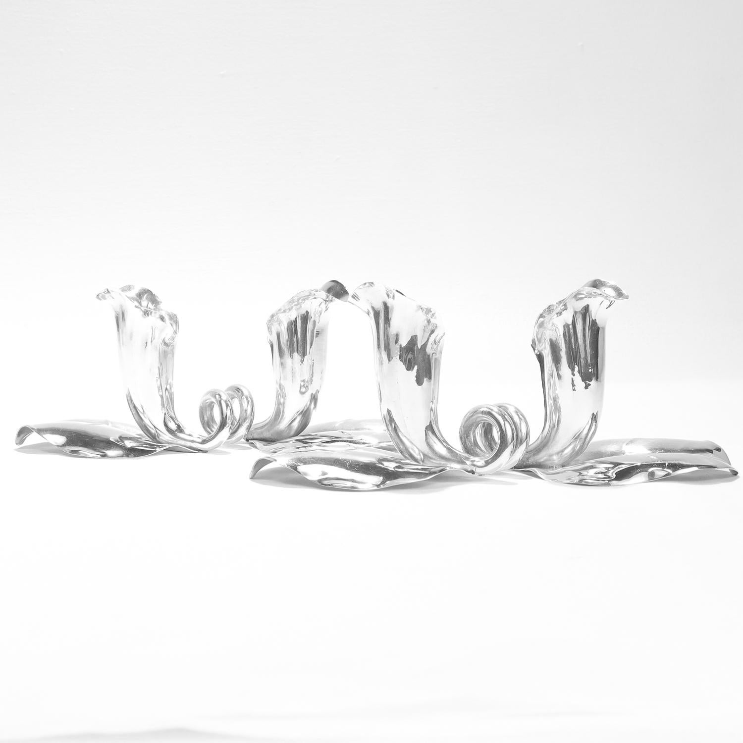 Italiano Candelieri a fiore firmati Cartier in argento sterling della metà del secolo, di stile modernista in vendita