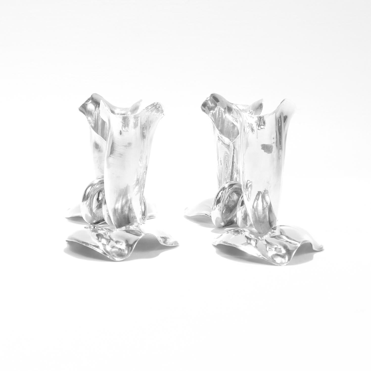XX secolo Candelieri a fiore firmati Cartier in argento sterling della metà del secolo, di stile modernista in vendita