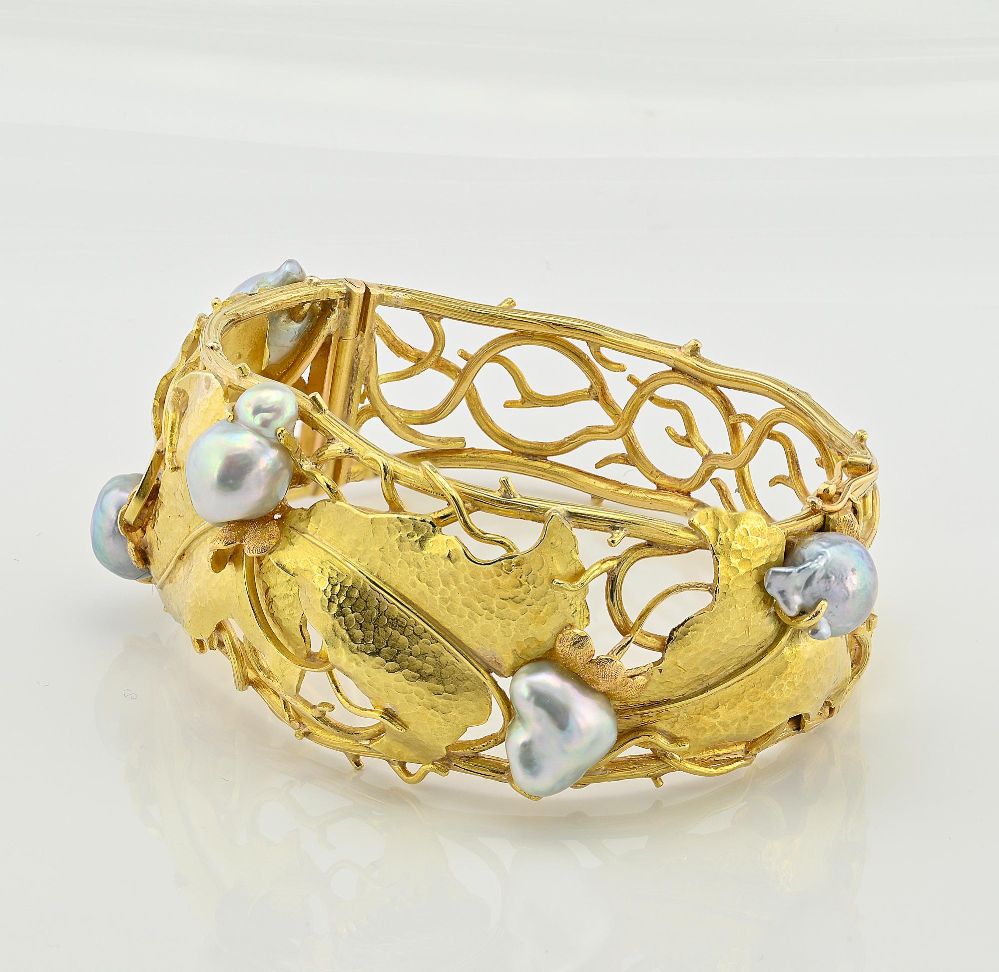  Signed Cecconi Leaf and Pearl 18 KT Mid-century Bangle For Sale 1