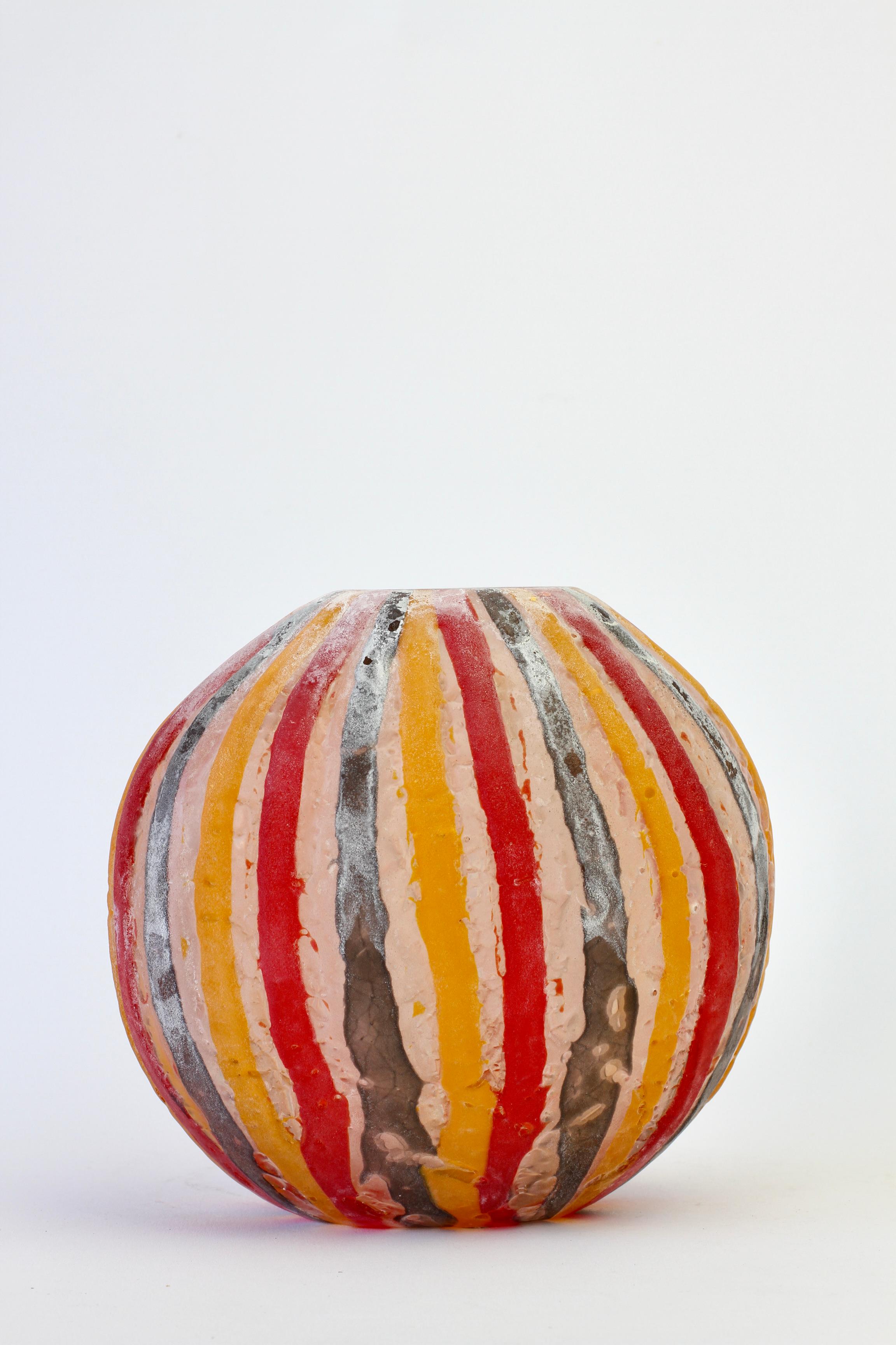 Vaso in vetro di Murano rosso, giallo e nero firmato Cenedese Scavo 1989 in vendita 6