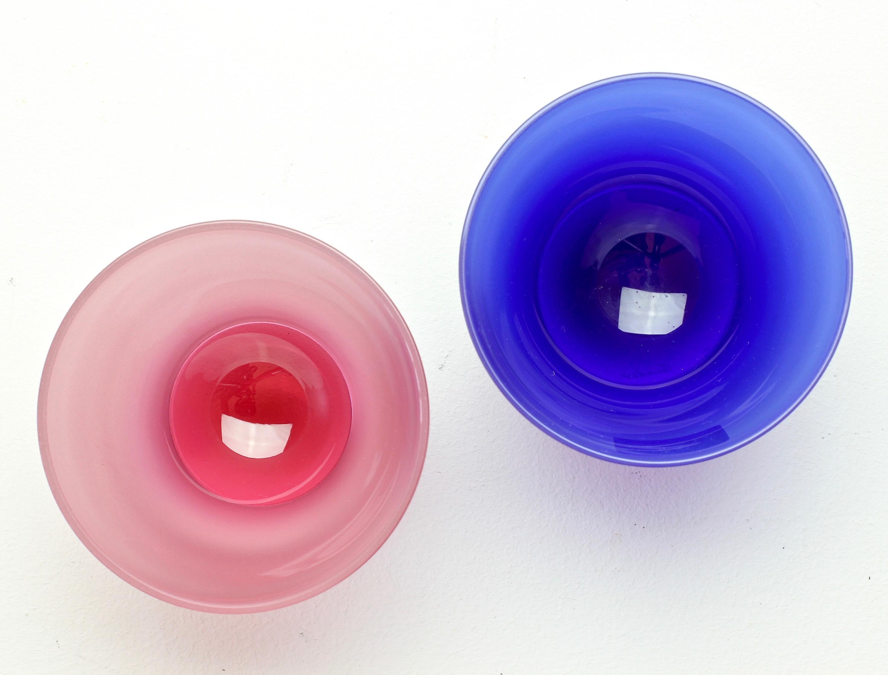 Vaso de cristal esmerilado Scavo firmado Cenedese Vaso de color rosa y azul para él y para ella siglo XX en venta