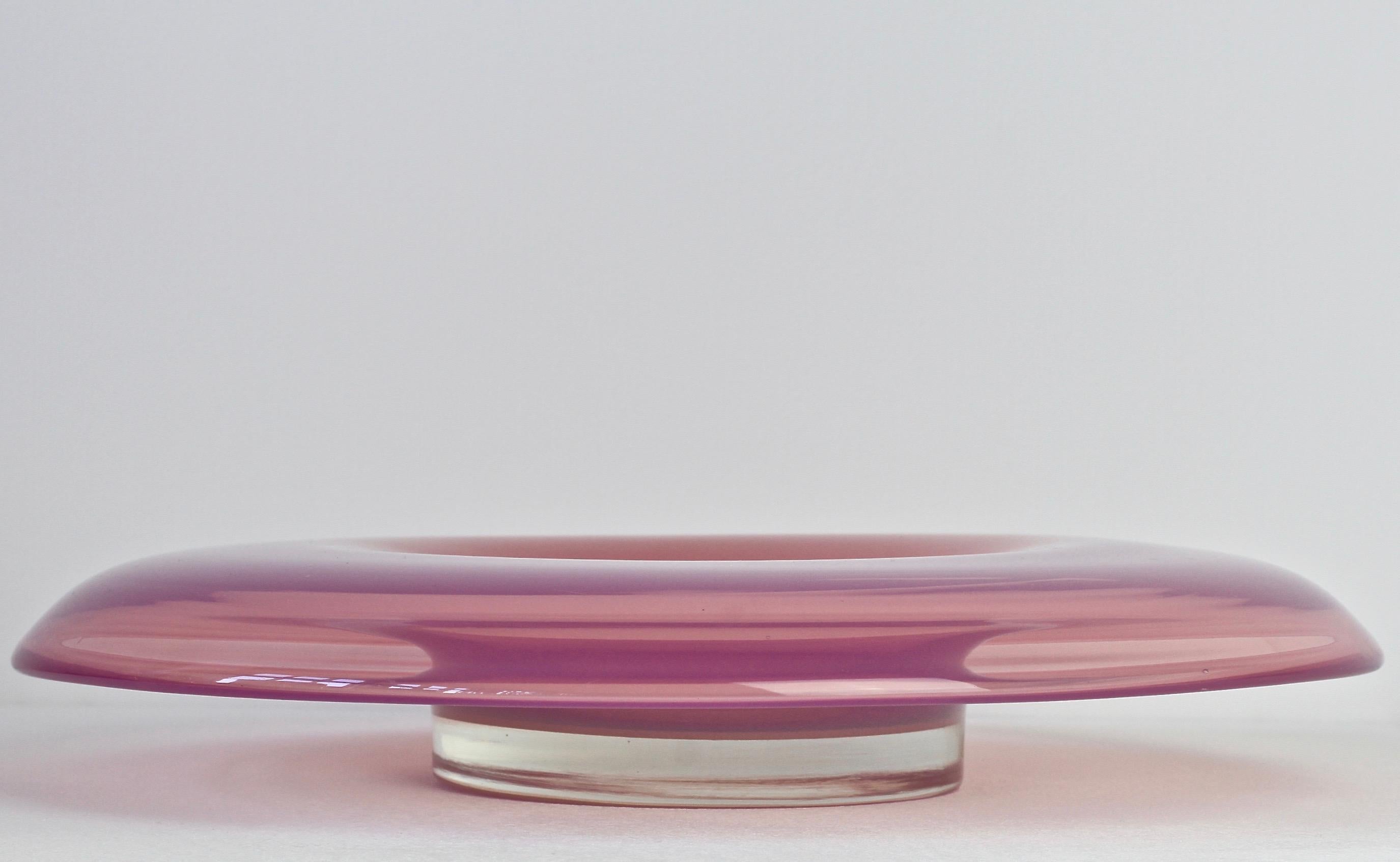 Signed Murano glass serving or dipping bowl by Cenedese, circa 1960s. Wonderful translucent color of vibrant pink. Simplistic yet elegant forms - almost futuristic. Very fun to dine with the vibrant Murano glassware.

The bowl measure